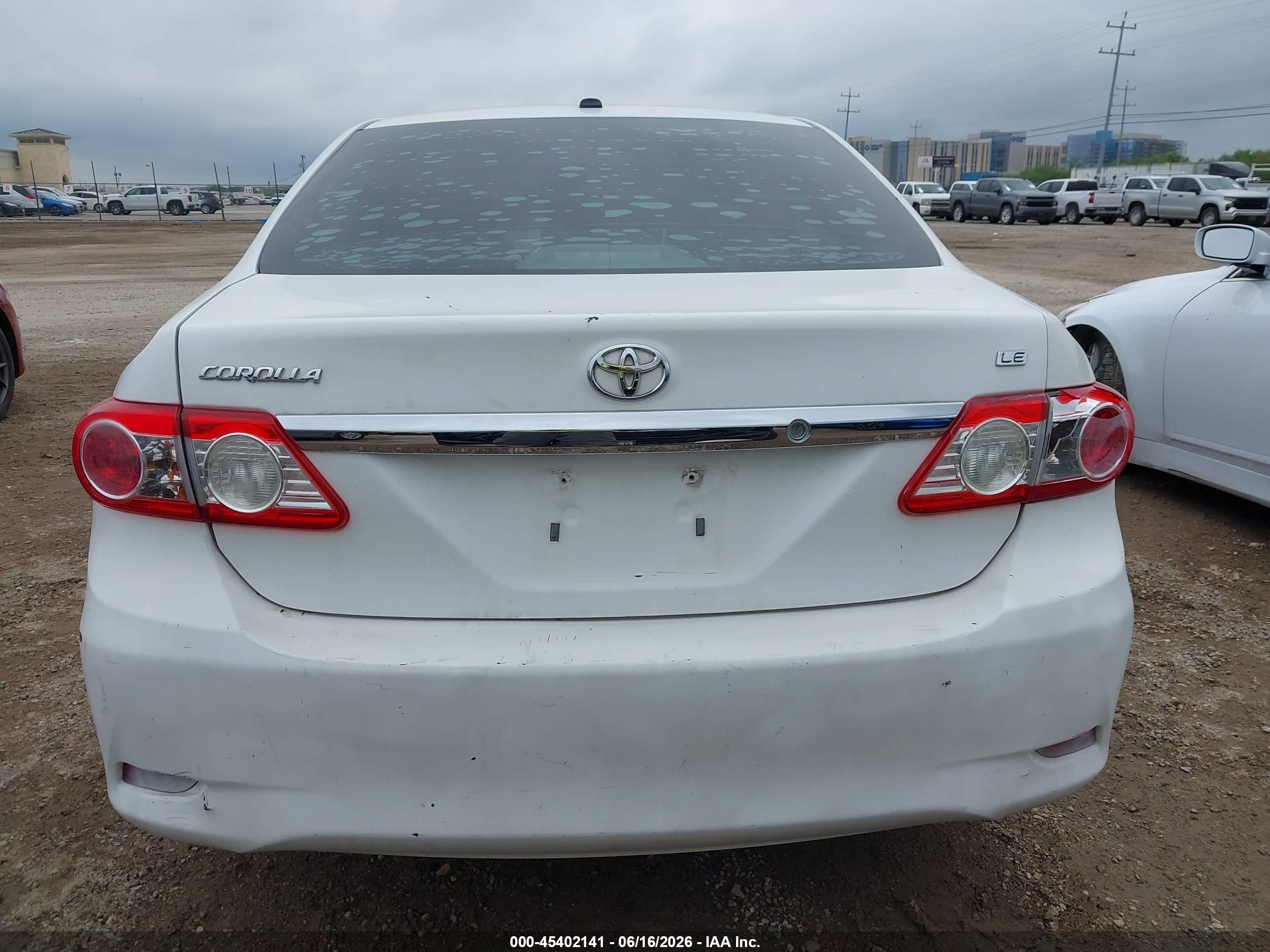 2011 Toyota Corolla Le White vin: 2T1BU4EE1BC753456