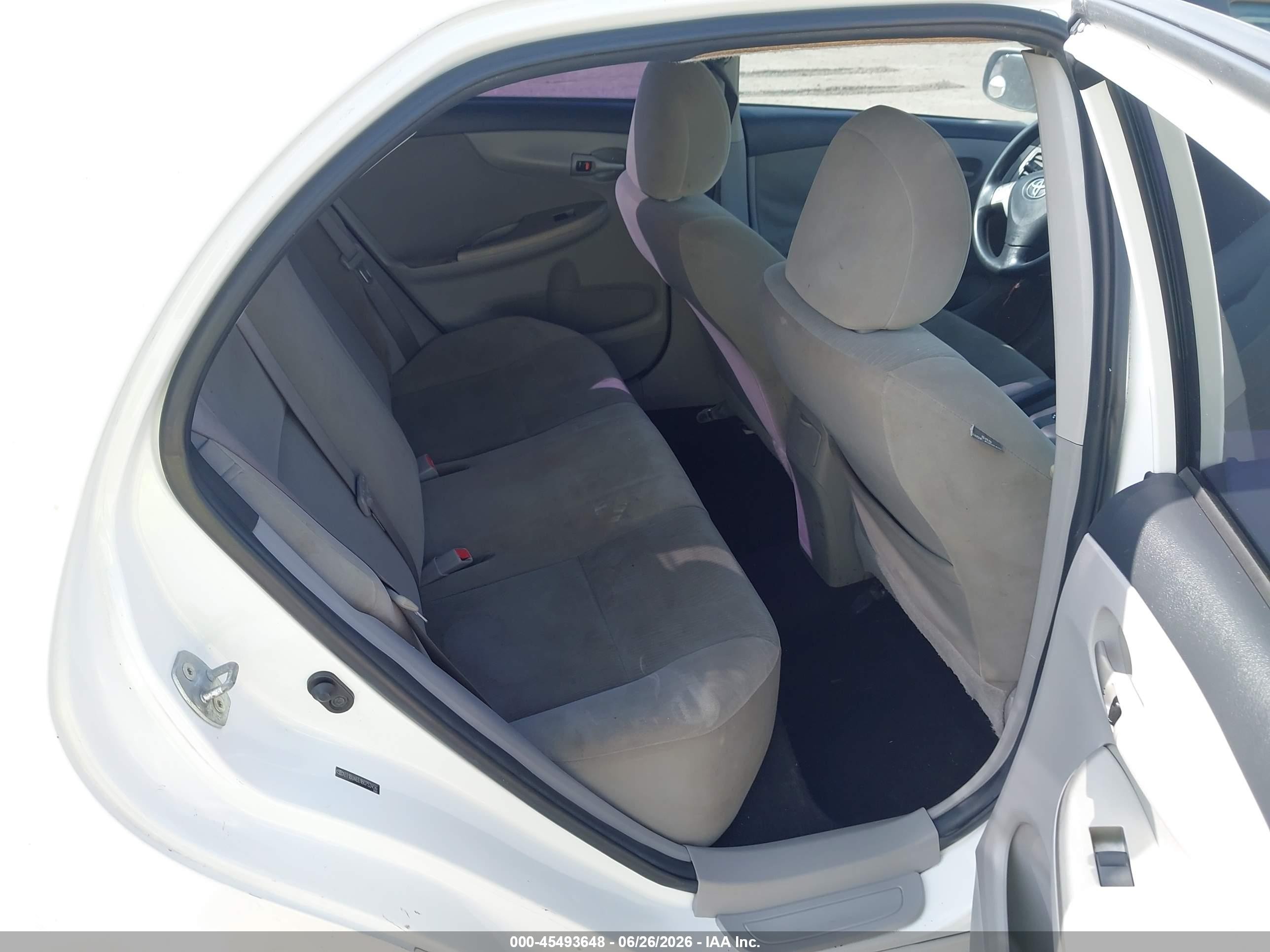 2011 Toyota Corolla Le White vin: 2T1BU4EE1BC753456
