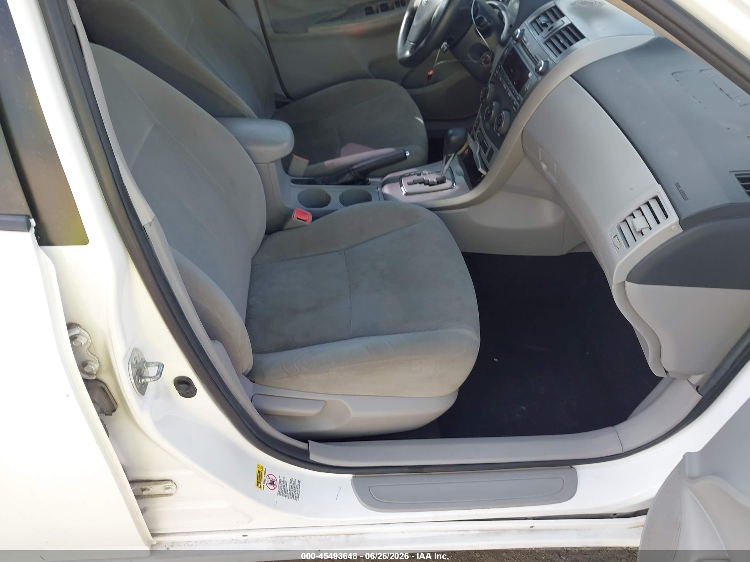 2011 Toyota Corolla Le White vin: 2T1BU4EE1BC753456