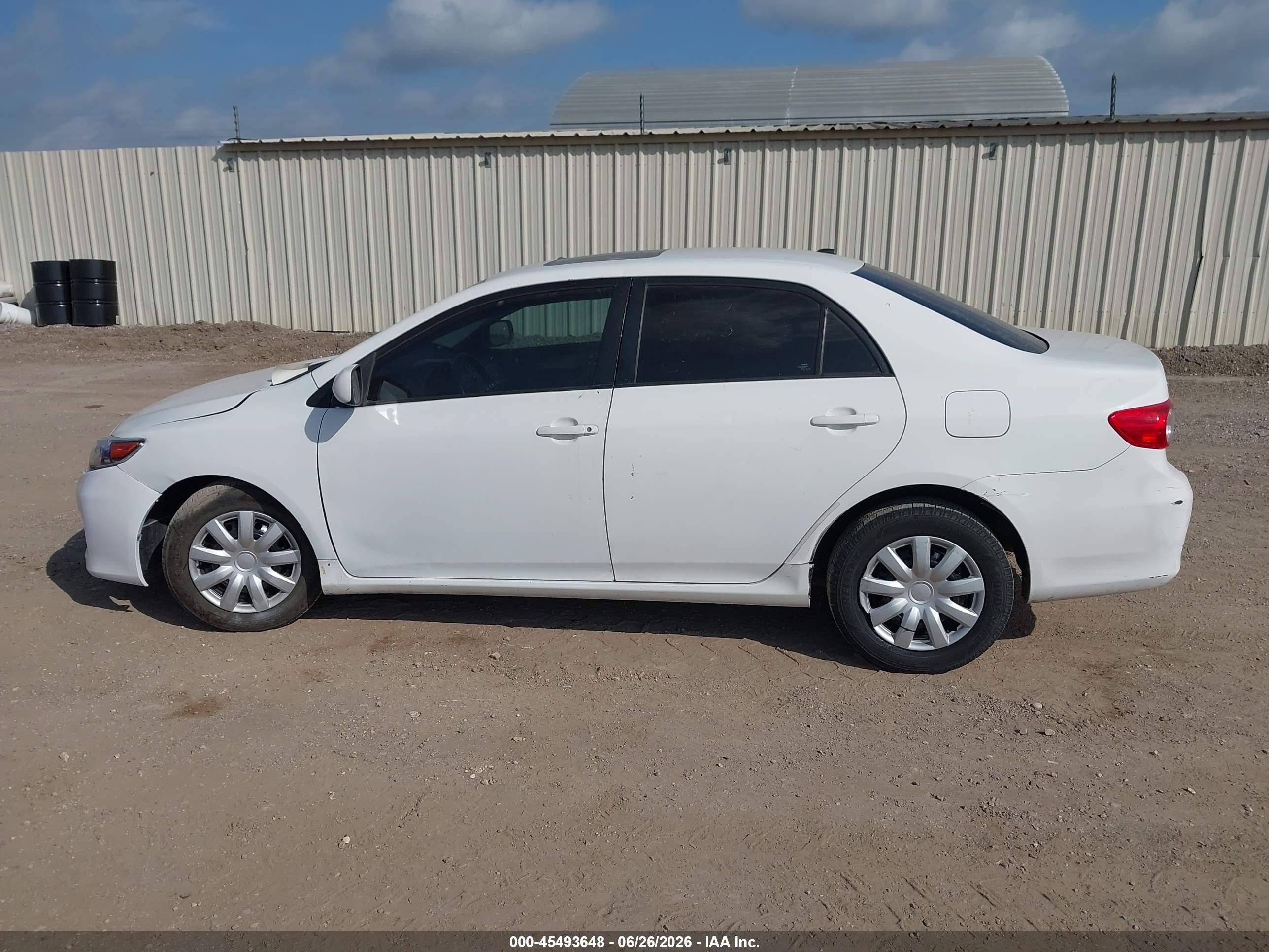 2011 Toyota Corolla Le White vin: 2T1BU4EE1BC753456