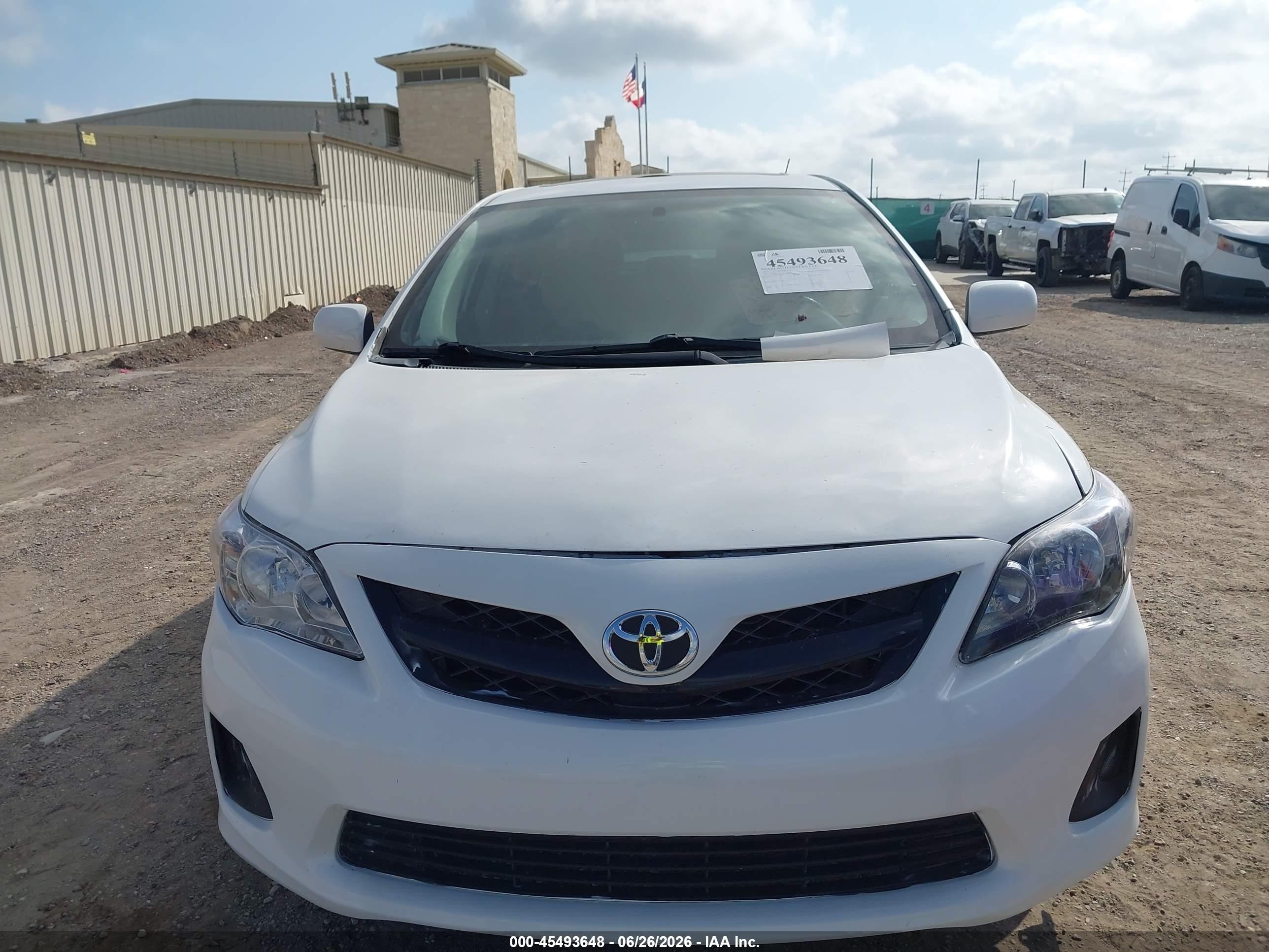 2011 Toyota Corolla Le White vin: 2T1BU4EE1BC753456