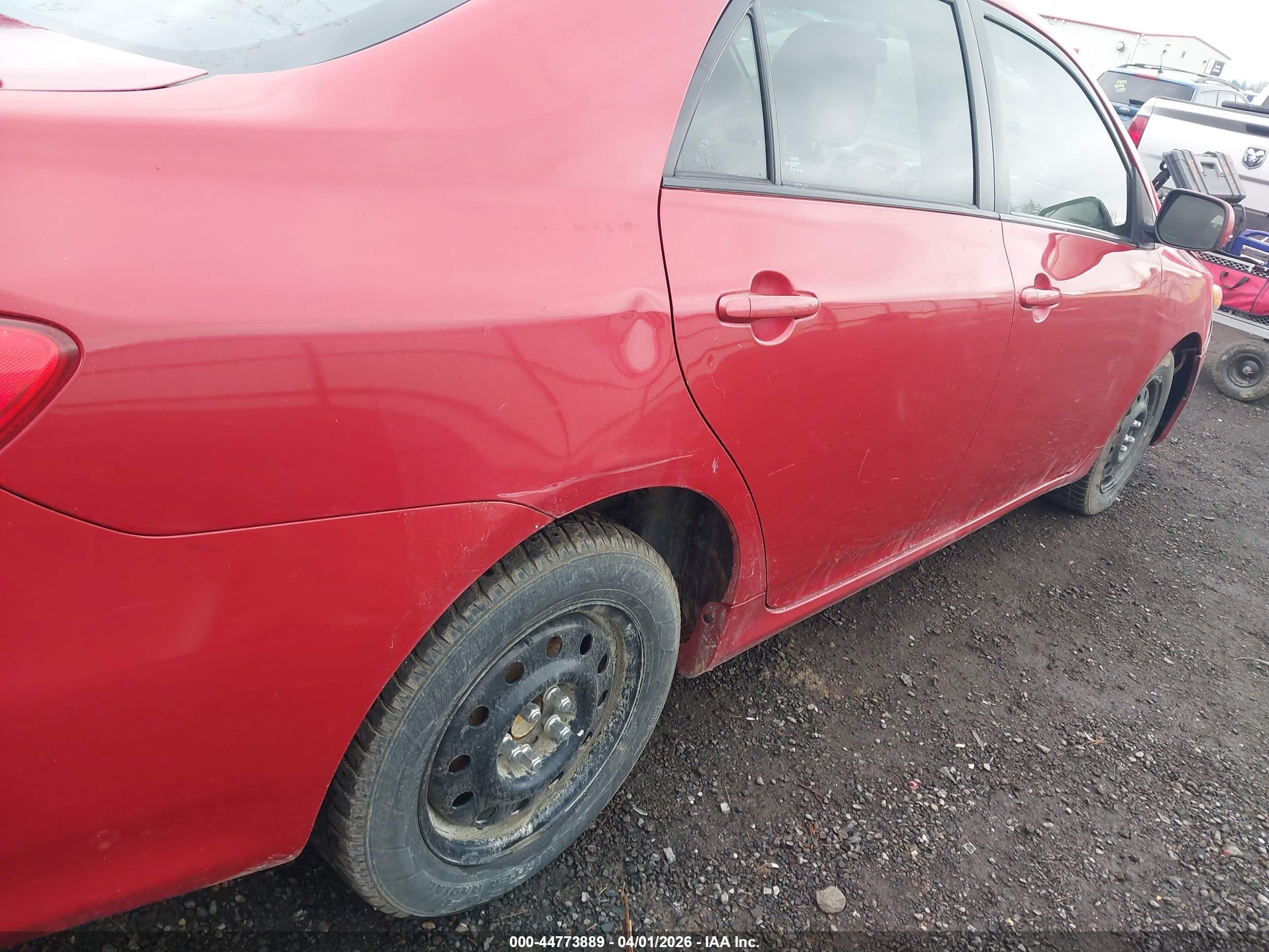 2012 Toyota Corolla Le Red vin: 2T1BU4EE1CC849671
