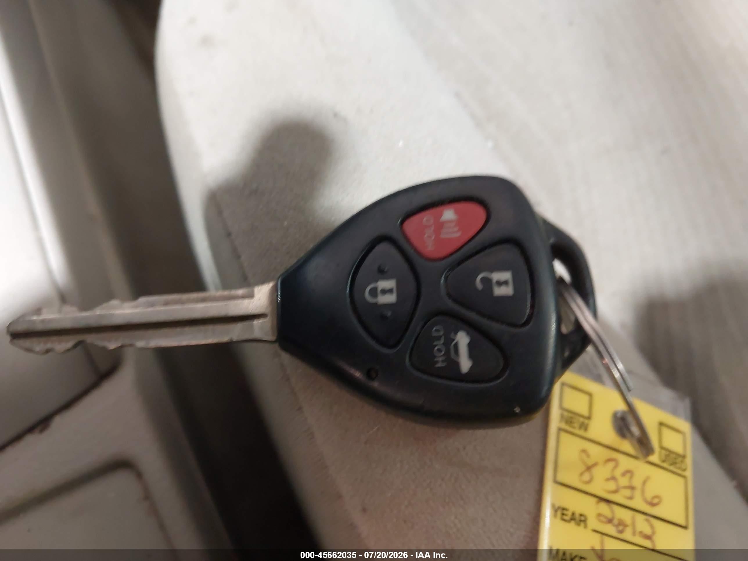 2012 Toyota Corolla Le Red vin: 2T1BU4EE1CC898336