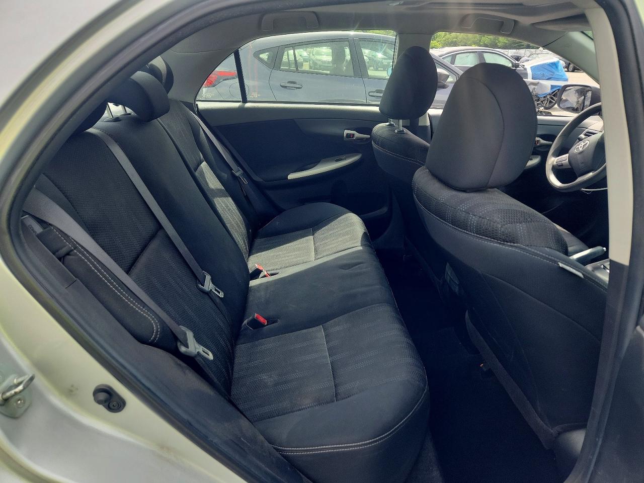 2013 Toyota Corolla Silver vin: 2T1BU4EE1DC001016