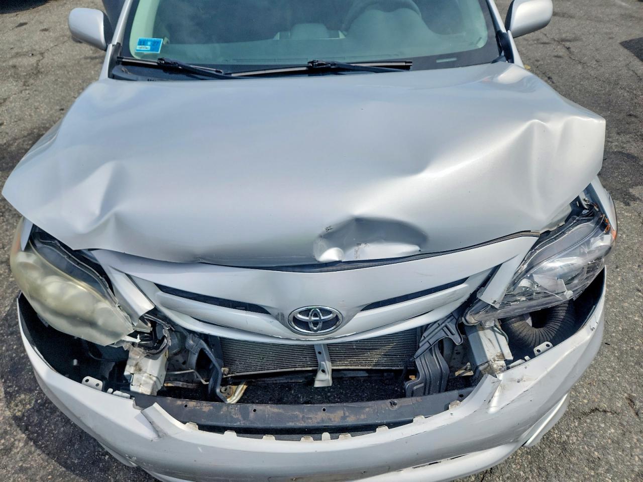 2013 Toyota Corolla Silver vin: 2T1BU4EE1DC001016