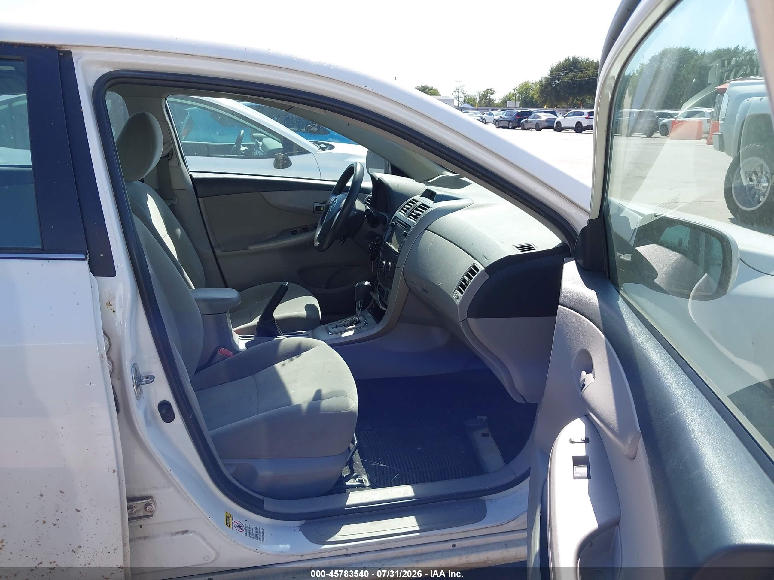 2013 Toyota Corolla Le White vin: 2T1BU4EE1DC044478
