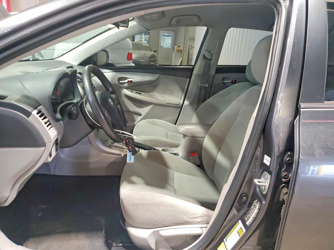 2013 Toyota Corolla Le Gray vin: 2T1BU4EE1DC047820
