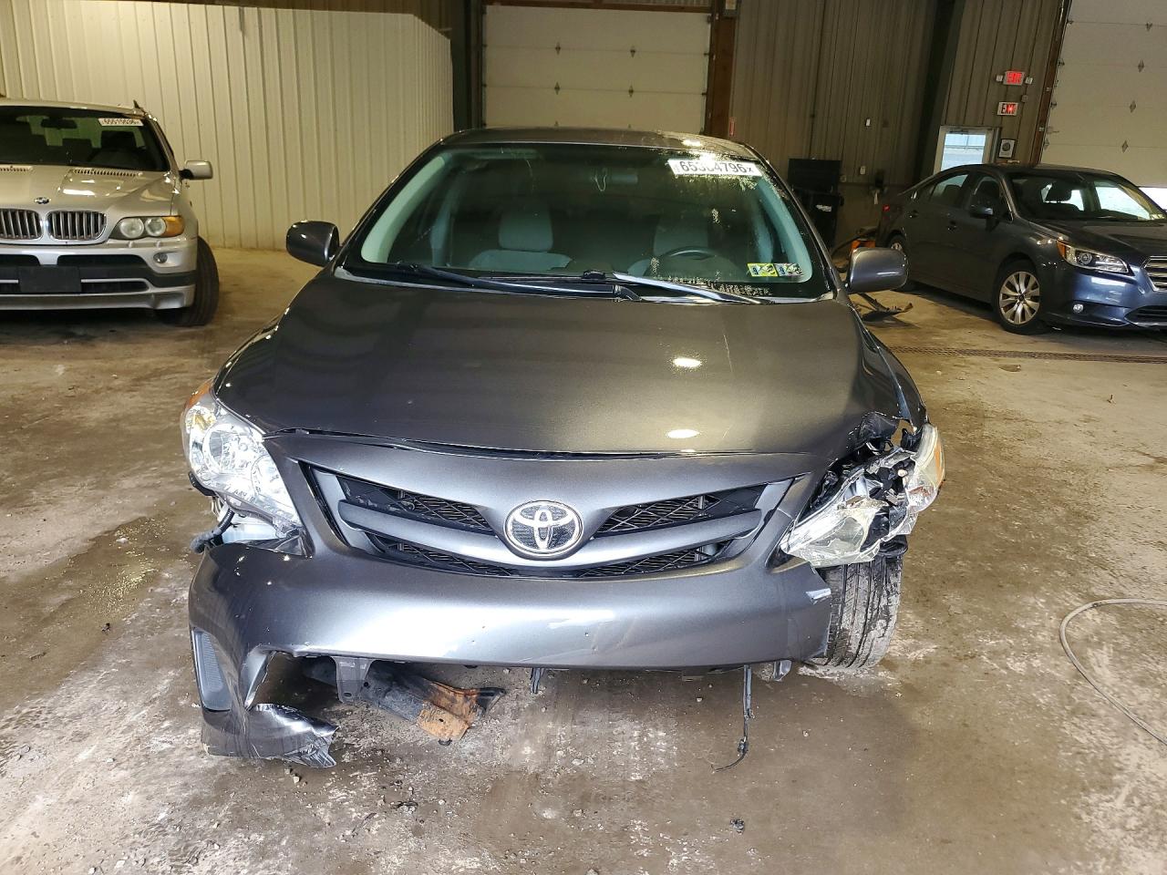 2013 Toyota Corolla Le Gray vin: 2T1BU4EE1DC047820