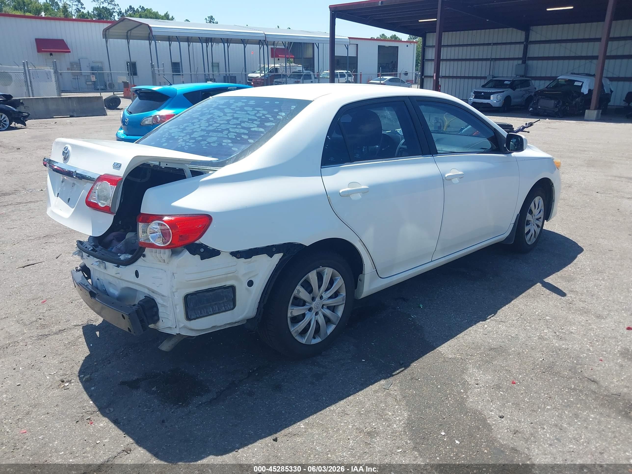 2013 Toyota Corolla Le White vin: 2T1BU4EE1DC051611