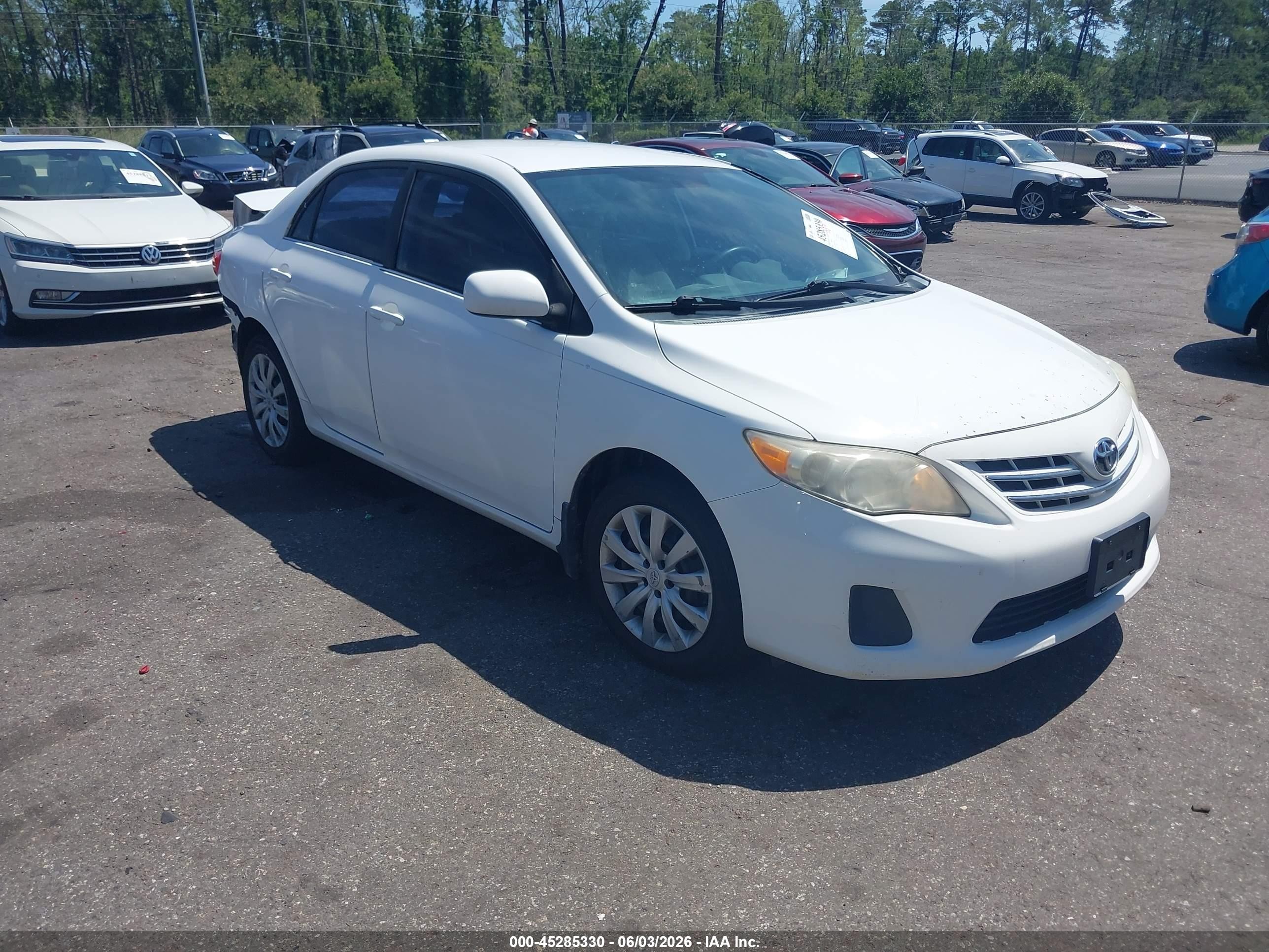 2013 Toyota Corolla Le White vin: 2T1BU4EE1DC051611