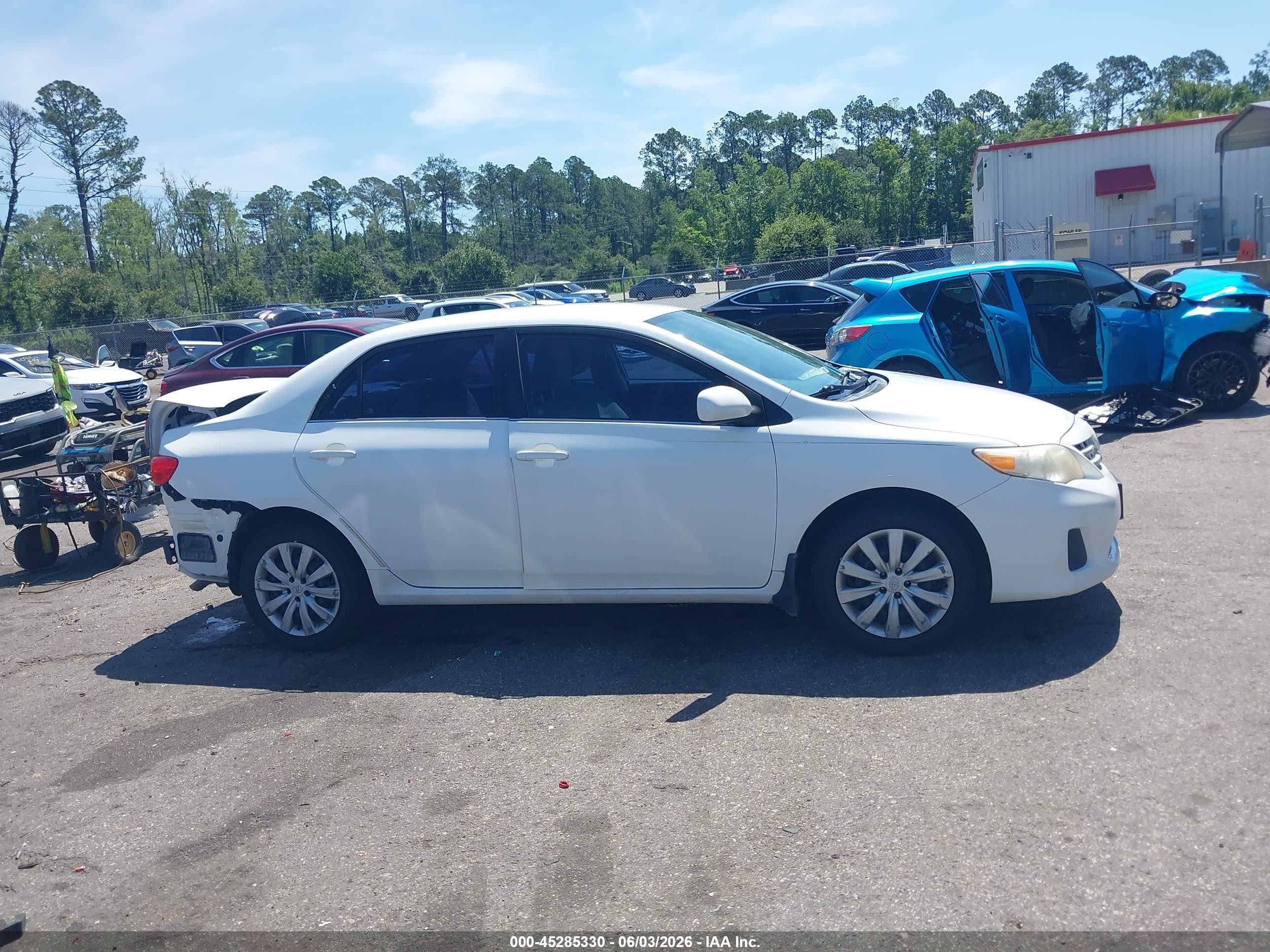 2013 Toyota Corolla Le White vin: 2T1BU4EE1DC051611