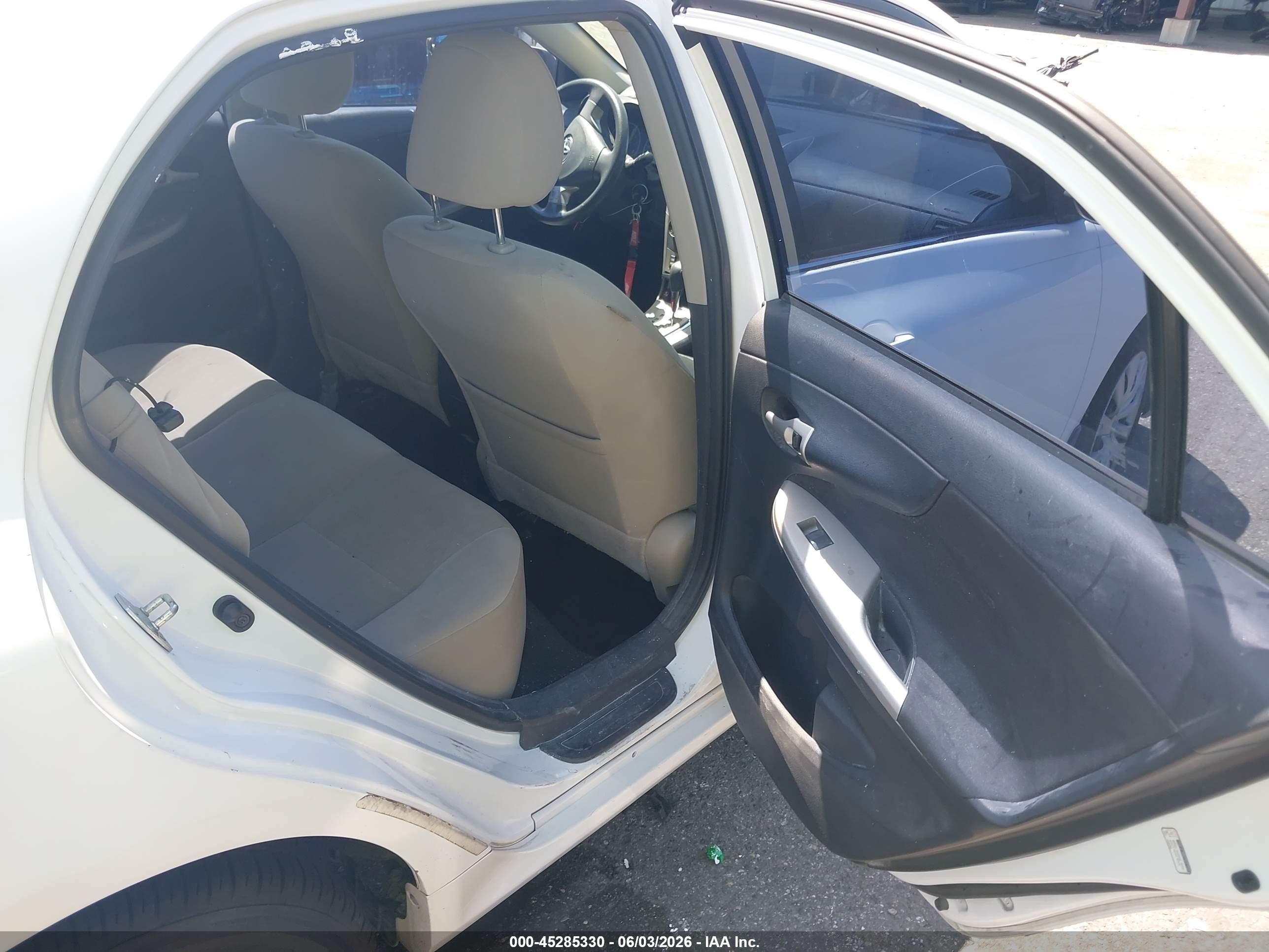 2013 Toyota Corolla Le White vin: 2T1BU4EE1DC051611