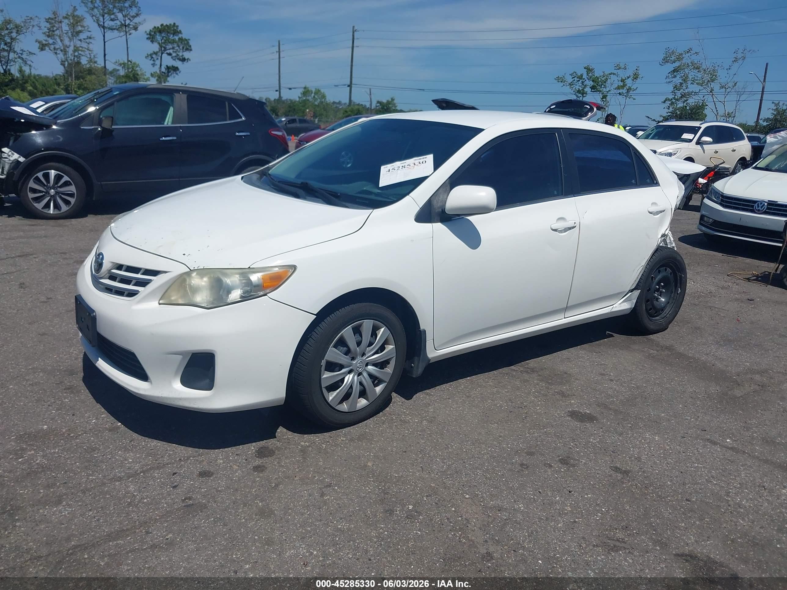 2013 Toyota Corolla Le White vin: 2T1BU4EE1DC051611
