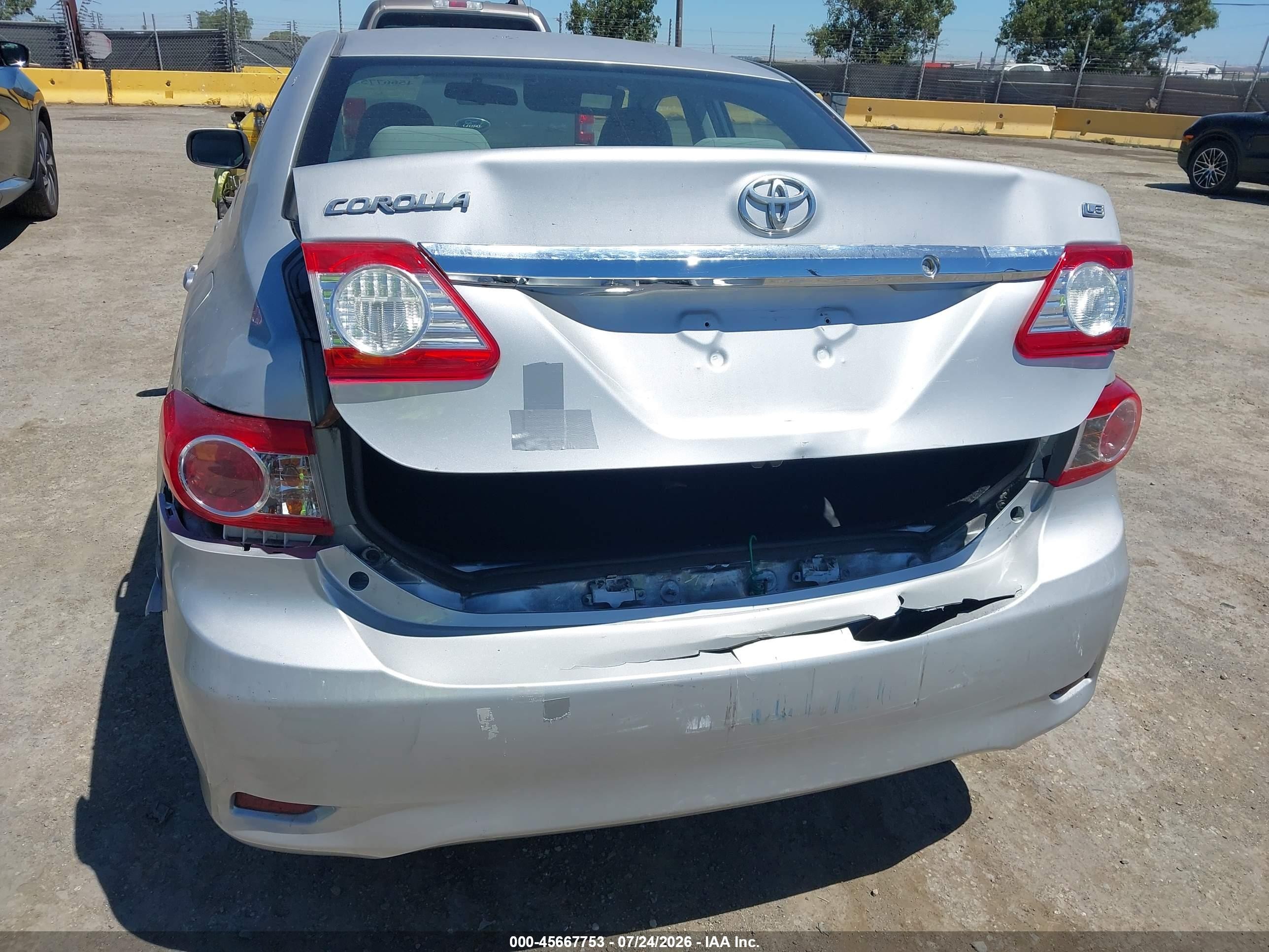 2013 Toyota Corolla Le Gray vin: 2T1BU4EE1DC086830