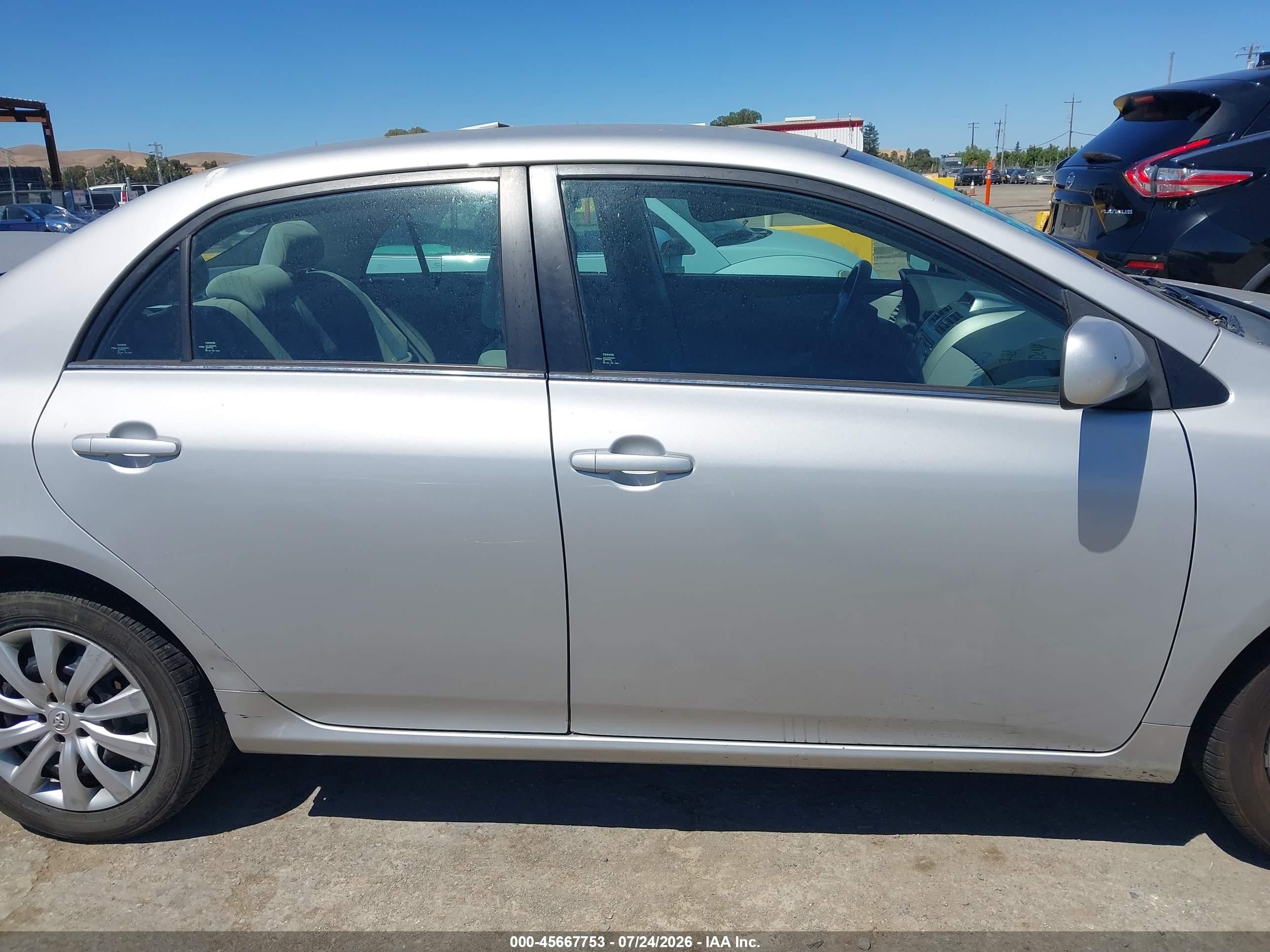 2013 Toyota Corolla Le Gray vin: 2T1BU4EE1DC086830