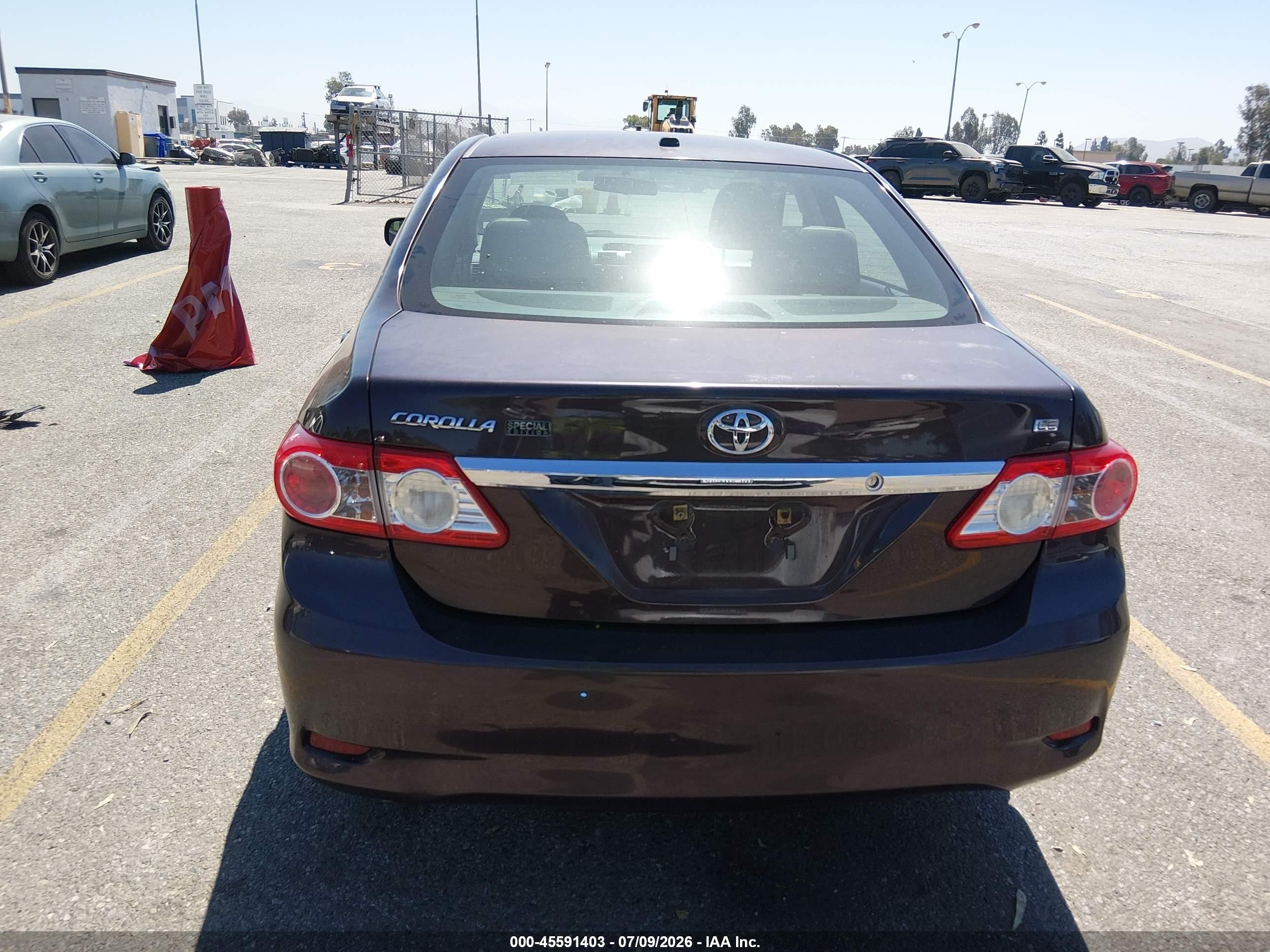 2013 Toyota Corolla Le Special Edition Burgundy vin: 2T1BU4EE1DC093115