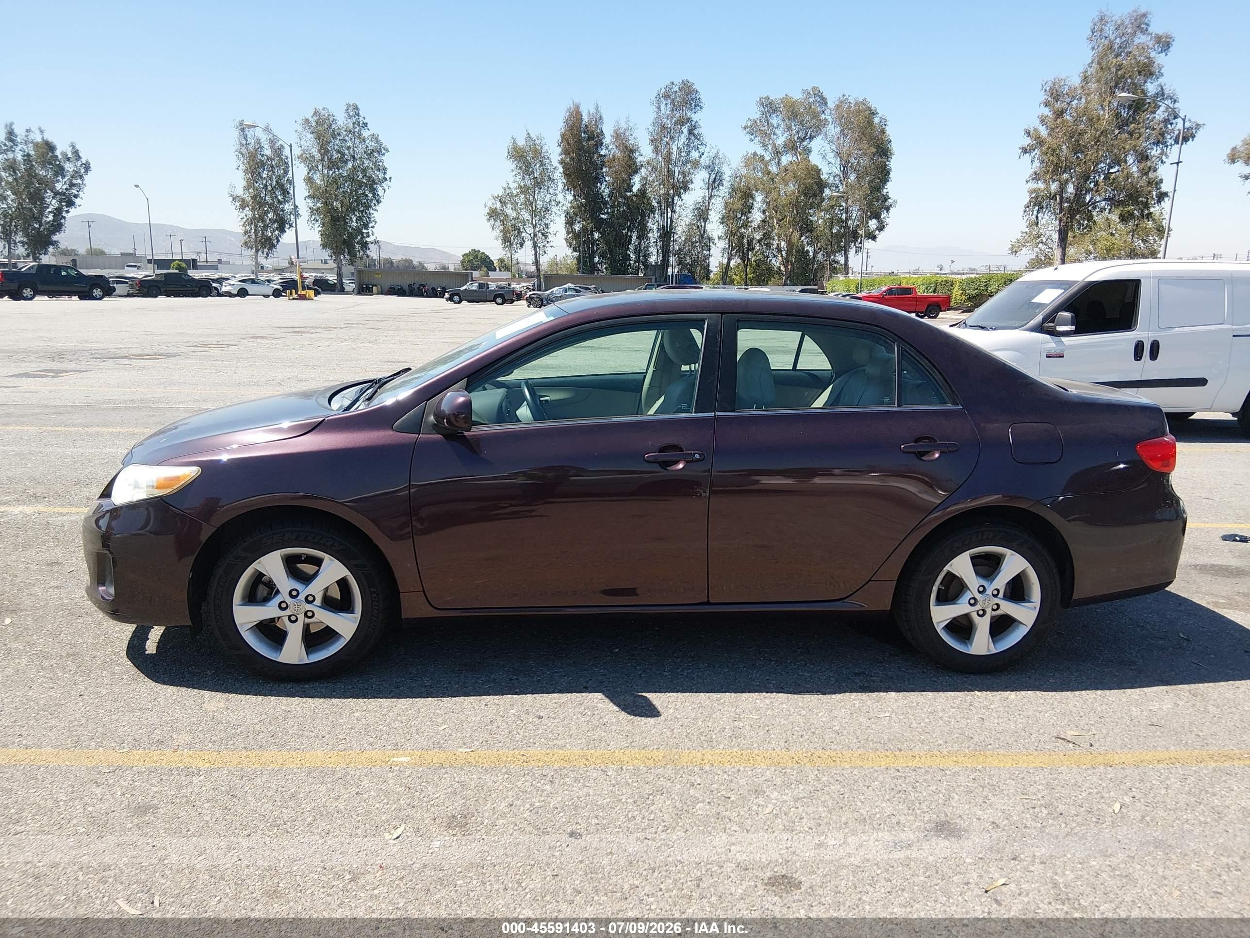 2013 Toyota Corolla Le Special Edition Burgundy vin: 2T1BU4EE1DC093115