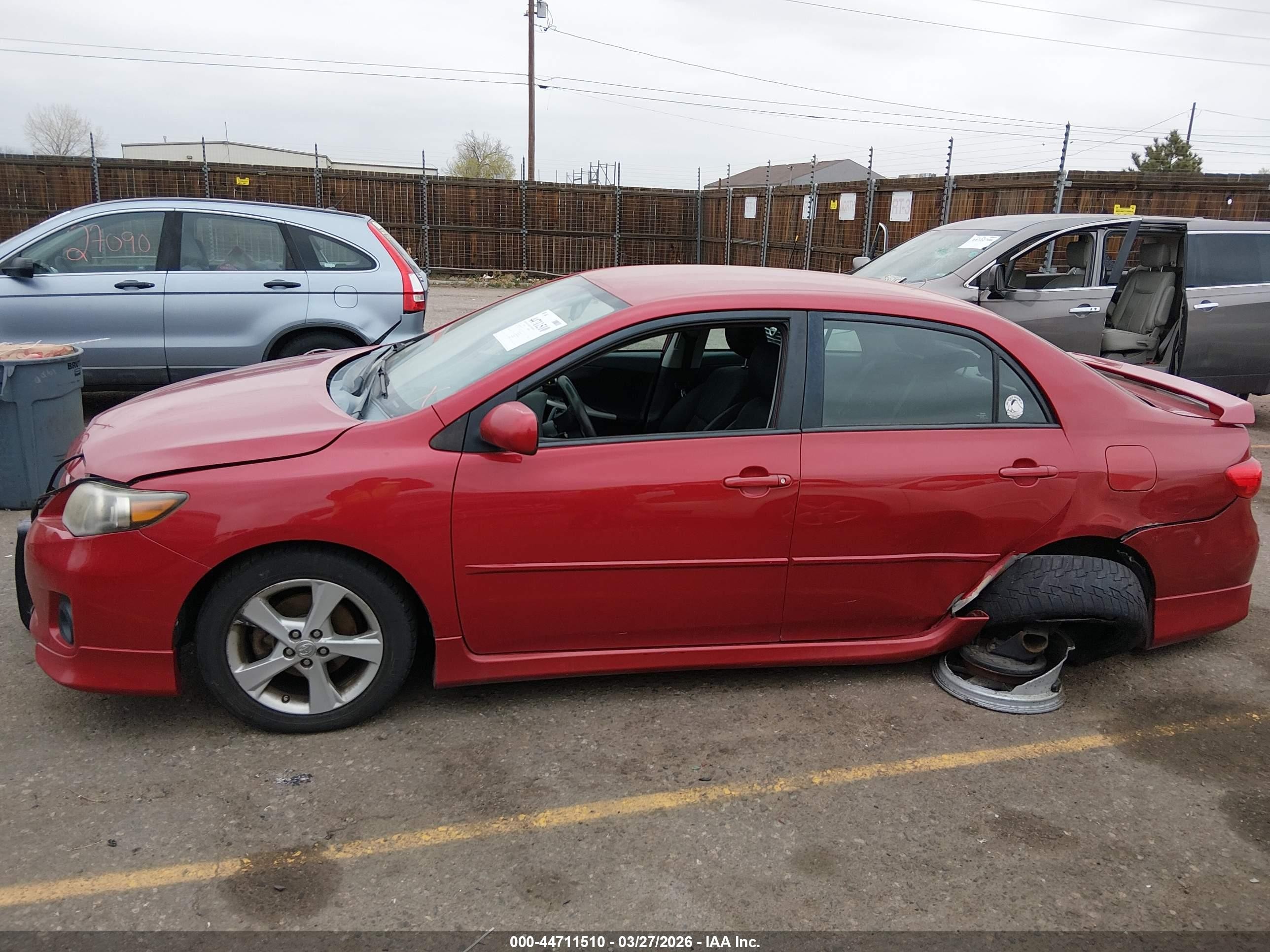 2013 Toyota Corolla S Красный vin: 2T1BU4EE1DC104100