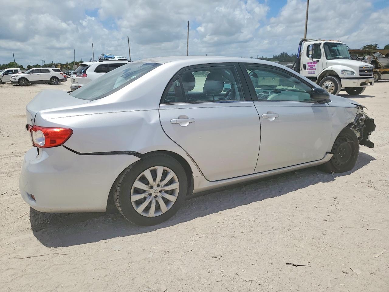 2013 Toyota Corolla Le Silver vin: 2T1BU4EE1DC123522