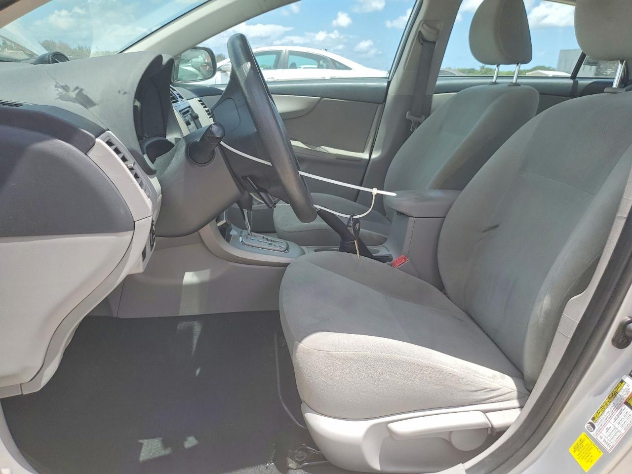 2013 Toyota Corolla Le Silver vin: 2T1BU4EE1DC123522