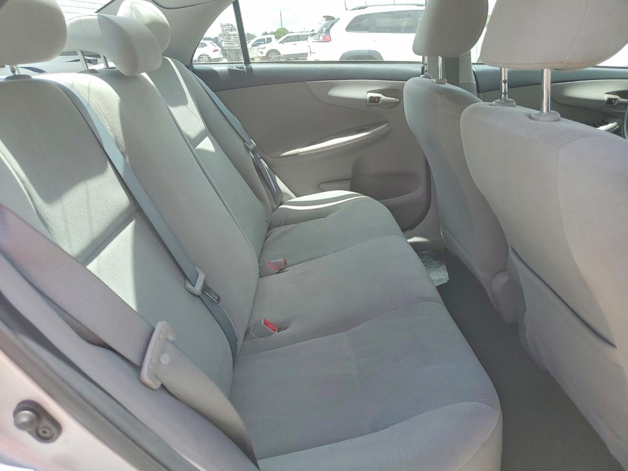 2013 Toyota Corolla Le Silver vin: 2T1BU4EE1DC123522