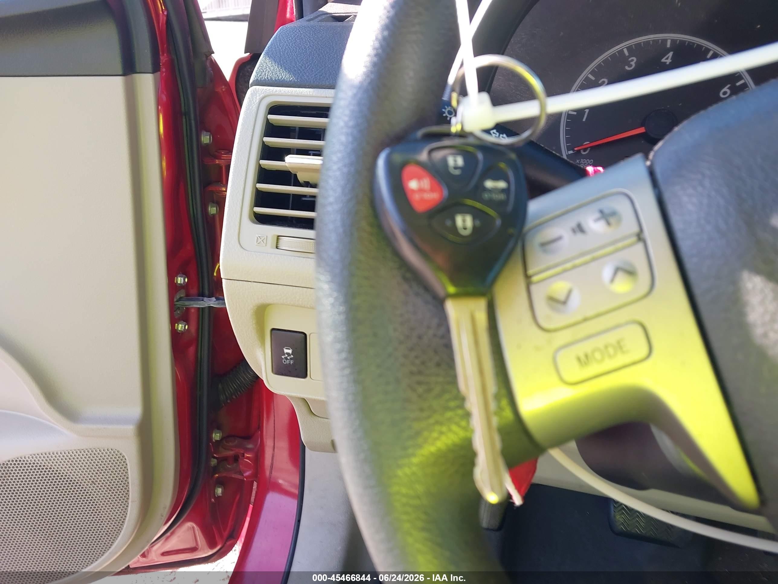 2013 Toyota Corolla Le Red vin: 2T1BU4EE1DC942658