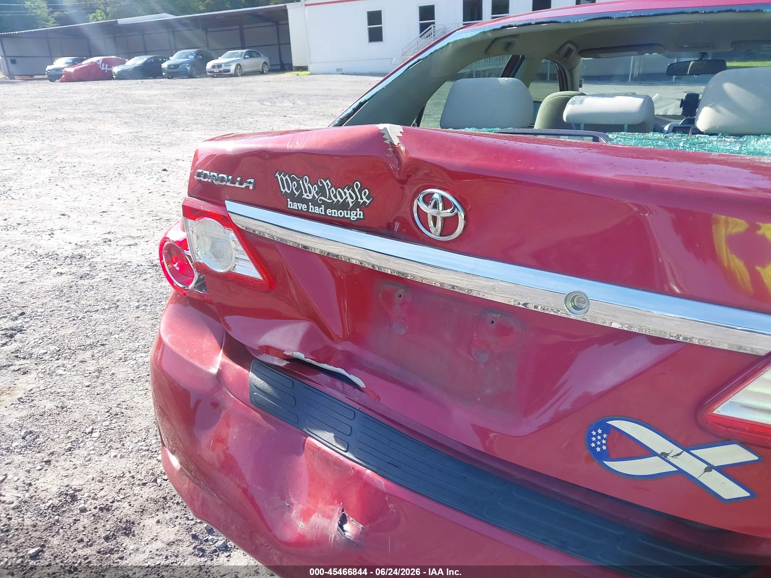 2013 Toyota Corolla Le Red vin: 2T1BU4EE1DC942658