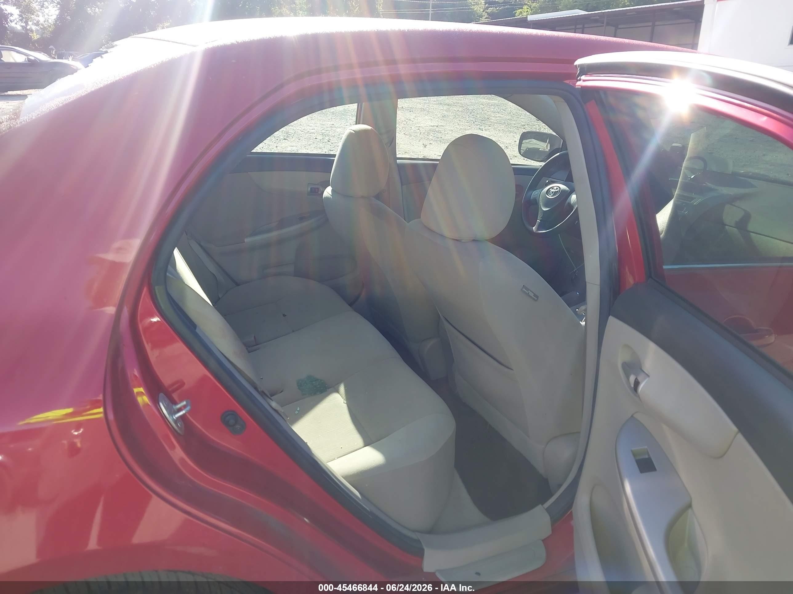 2013 Toyota Corolla Le Red vin: 2T1BU4EE1DC942658