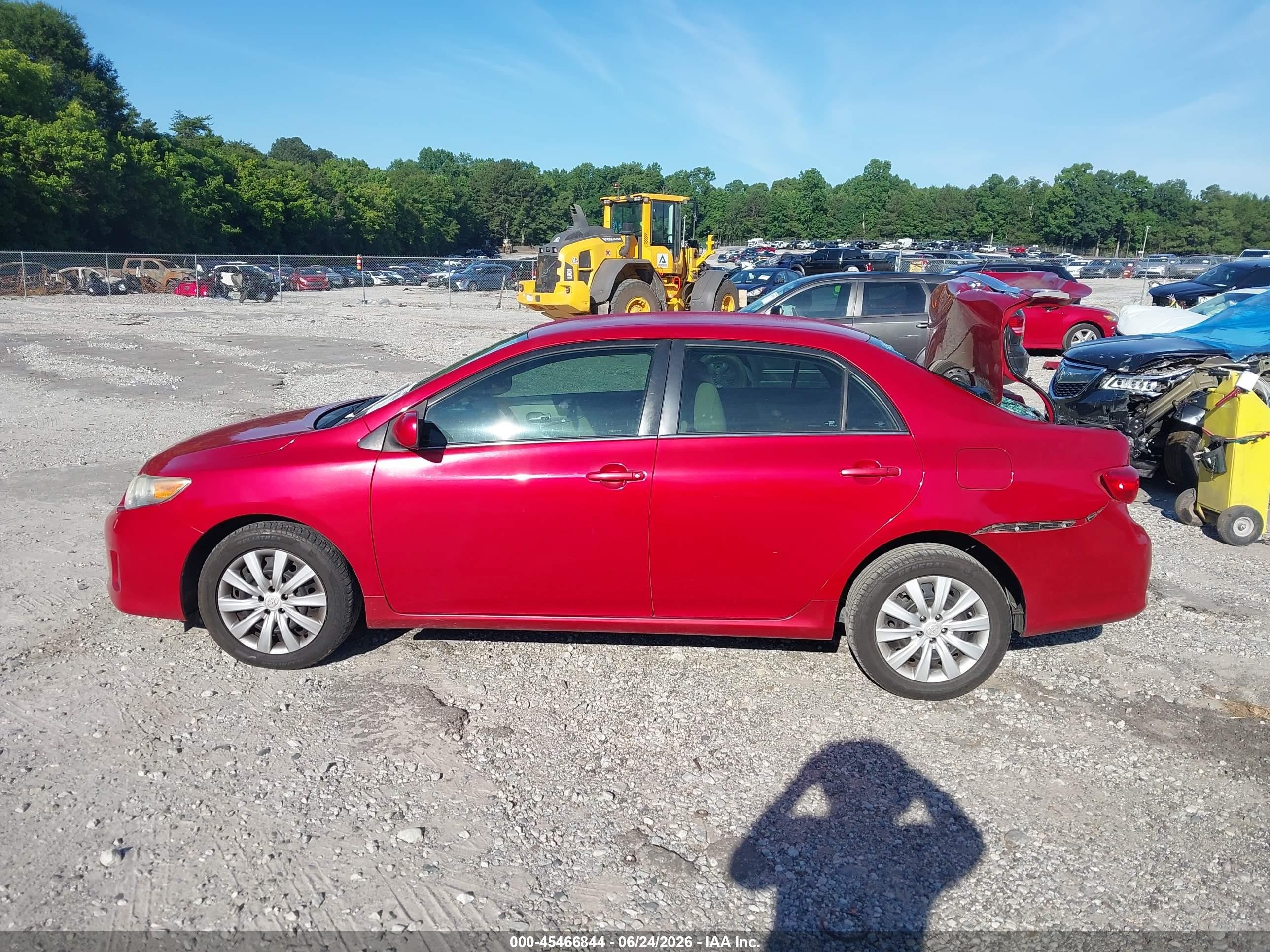 2013 Toyota Corolla Le Red vin: 2T1BU4EE1DC942658