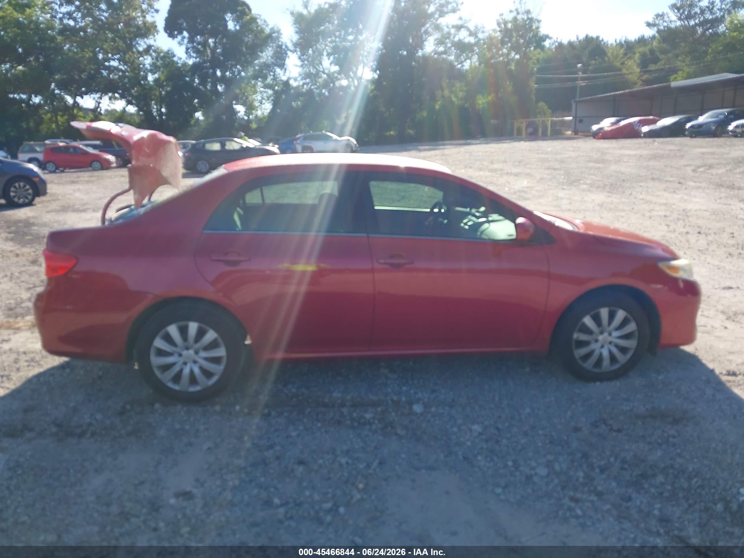 2013 Toyota Corolla Le Red vin: 2T1BU4EE1DC942658