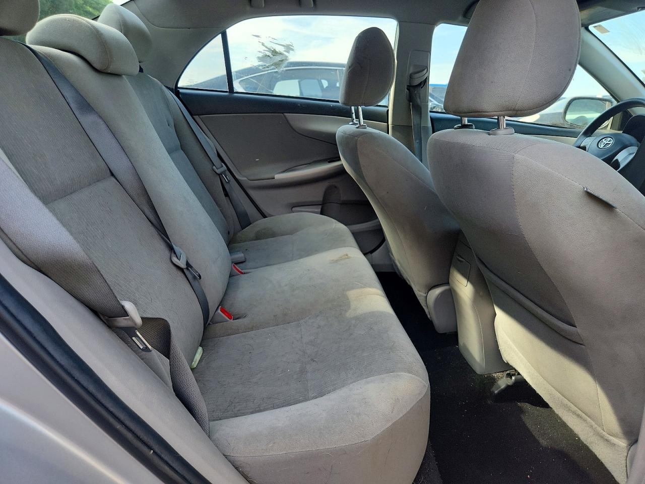 2013 Toyota Corolla Le Silver vin: 2T1BU4EE1DC963929