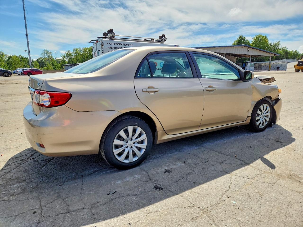 2013 Toyota Corolla Le Gold vin: 2T1BU4EE1DC993853