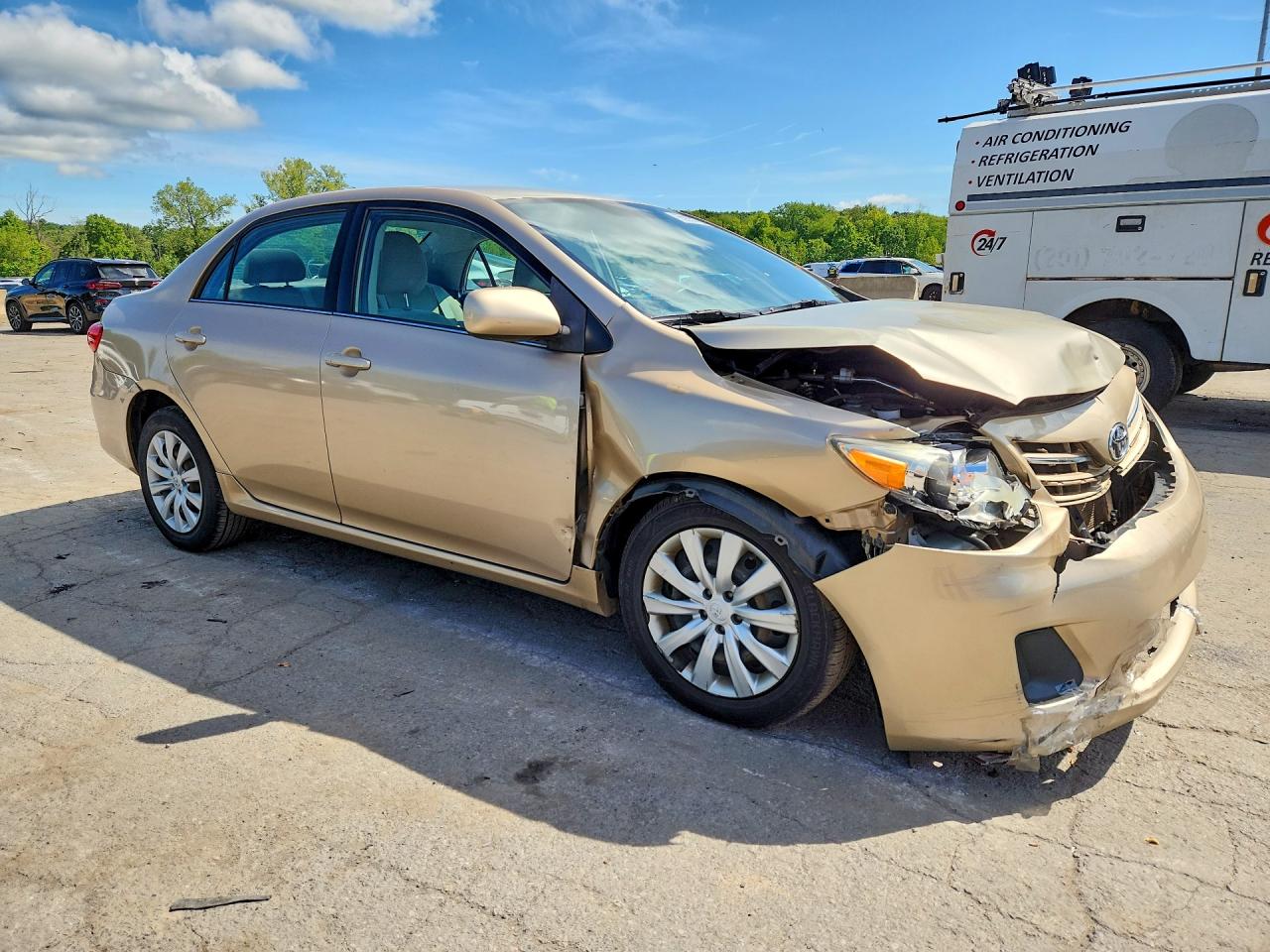 2013 Toyota Corolla Le Gold vin: 2T1BU4EE1DC993853