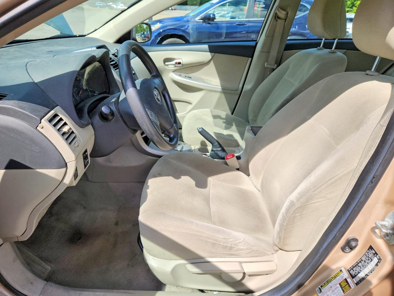 2013 Toyota Corolla Le Gold vin: 2T1BU4EE1DC993853
