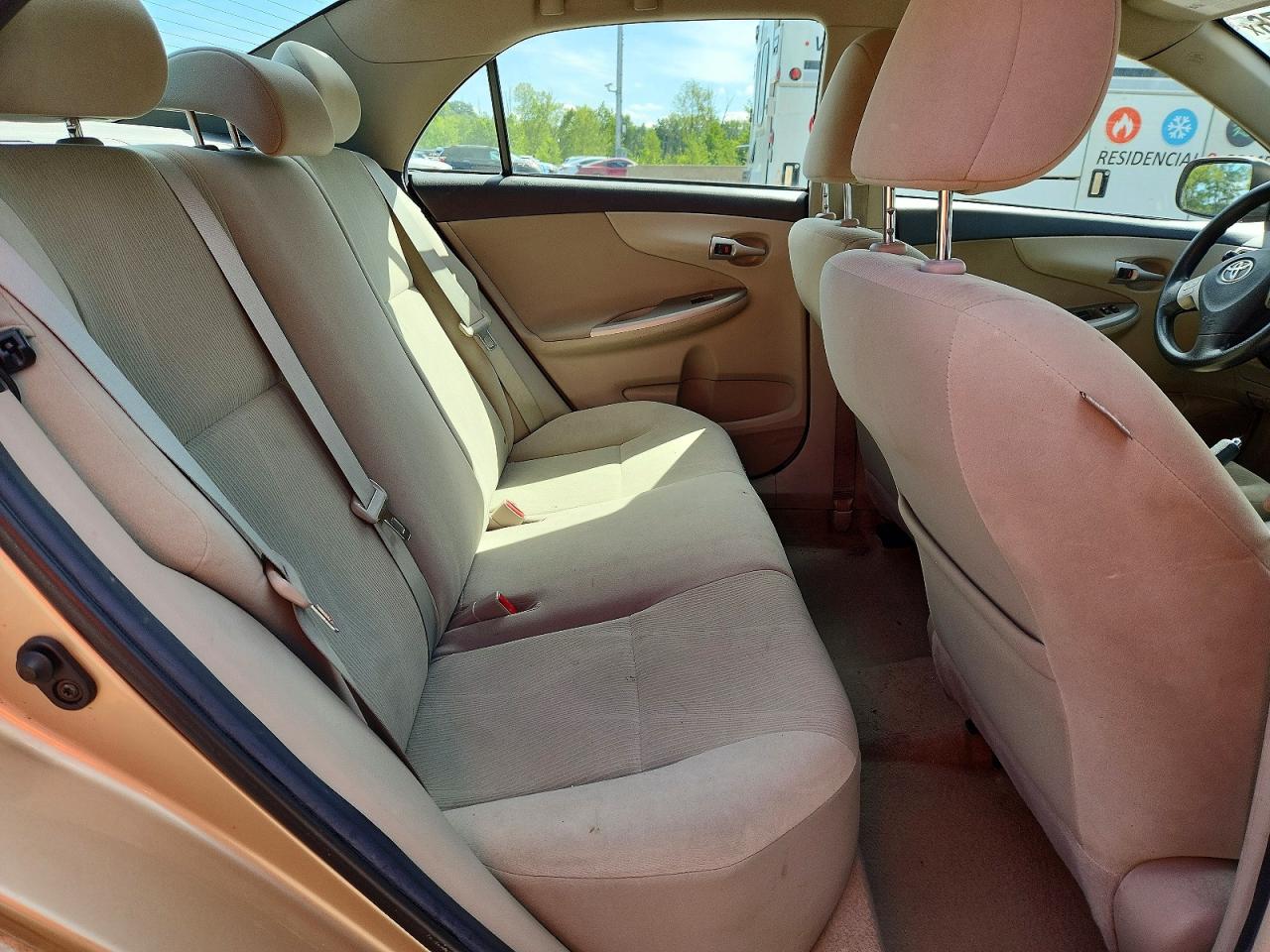 2013 Toyota Corolla Le Gold vin: 2T1BU4EE1DC993853