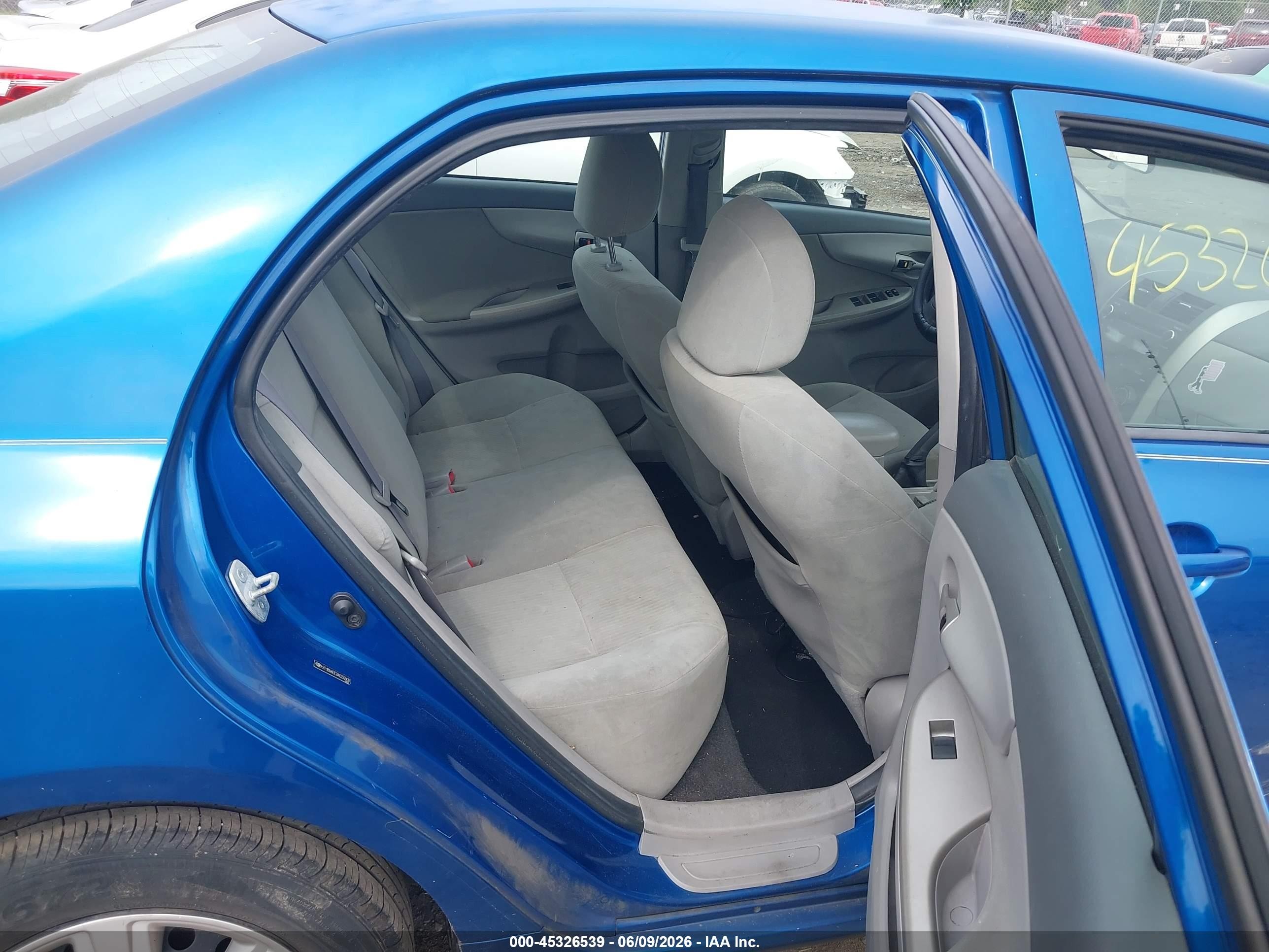 2010 Toyota Corolla Le Blue vin: 2T1BU4EE2AC232437