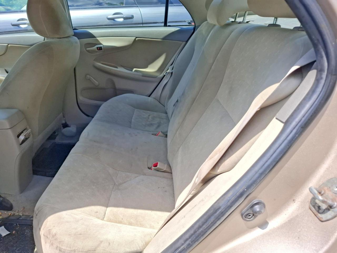 2010 Toyota Corolla Base Gold vin: 2T1BU4EE2AC252848