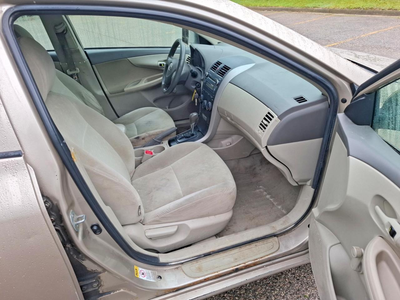 2010 Toyota Corolla Base Gold vin: 2T1BU4EE2AC252848