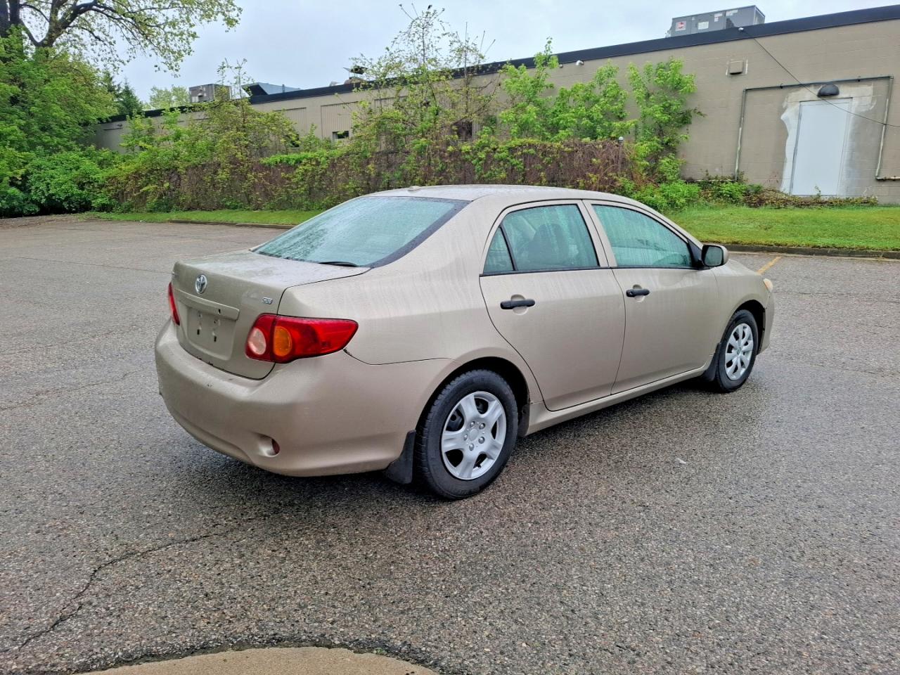 2010 Toyota Corolla Base Gold vin: 2T1BU4EE2AC252848