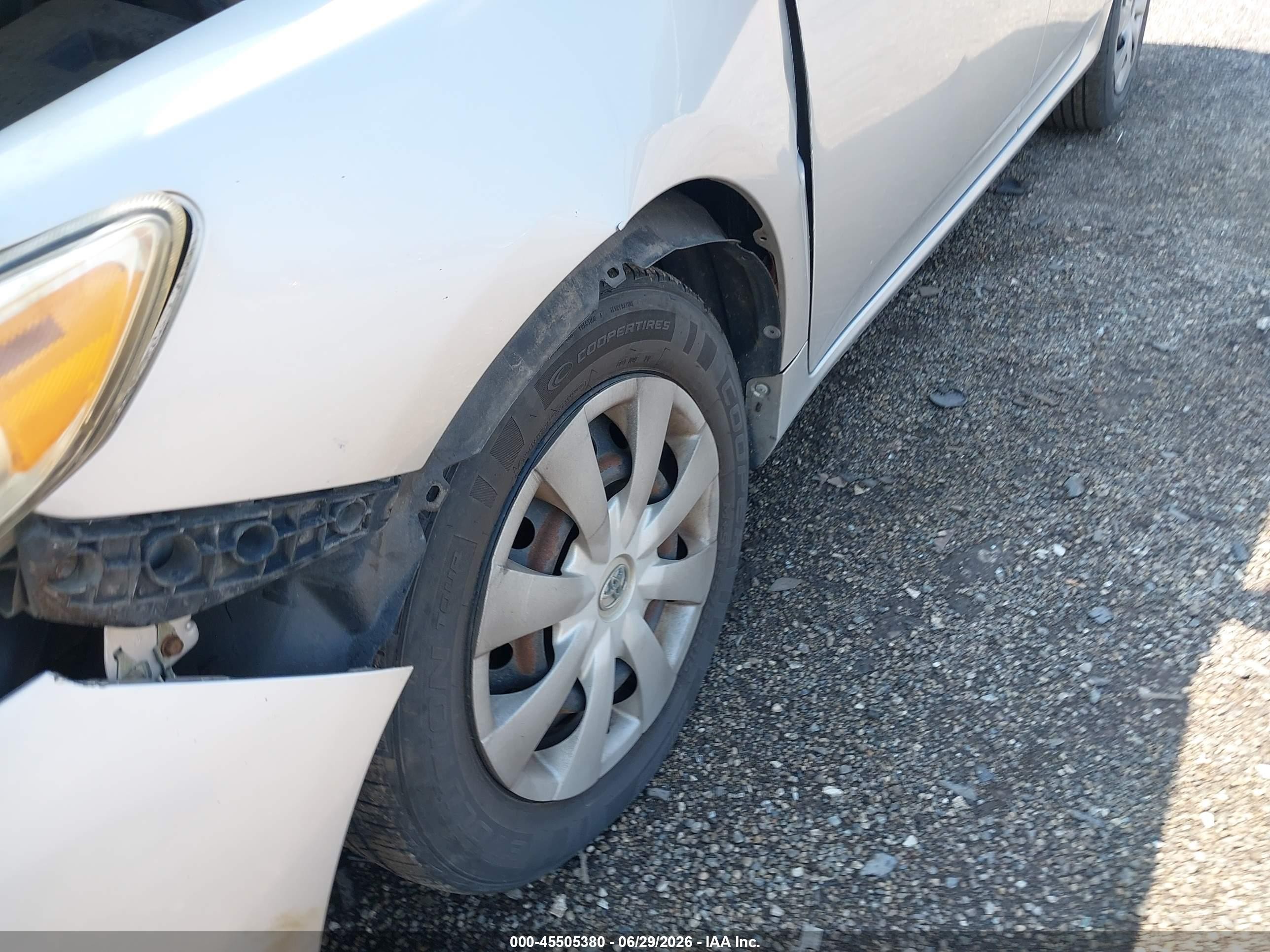 2010 Toyota Corolla   Серебряный vin: 2T1BU4EE2AC265602