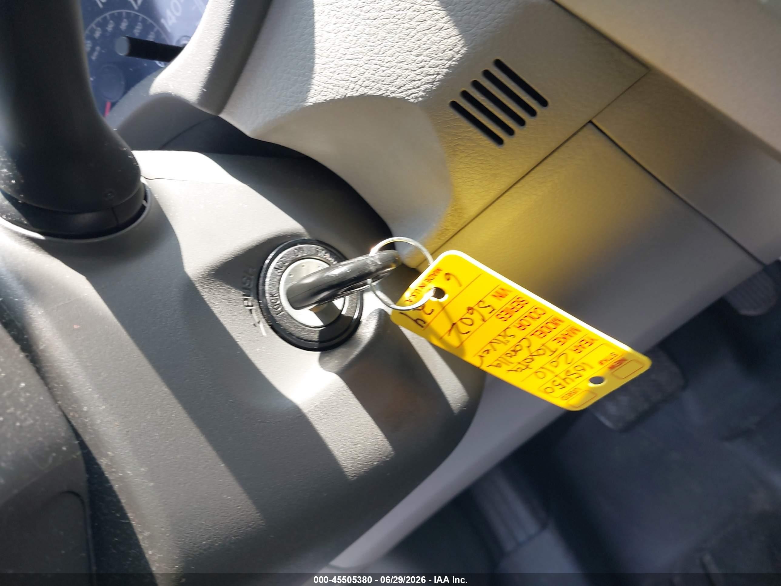 2010 Toyota Corolla   Серебряный vin: 2T1BU4EE2AC265602