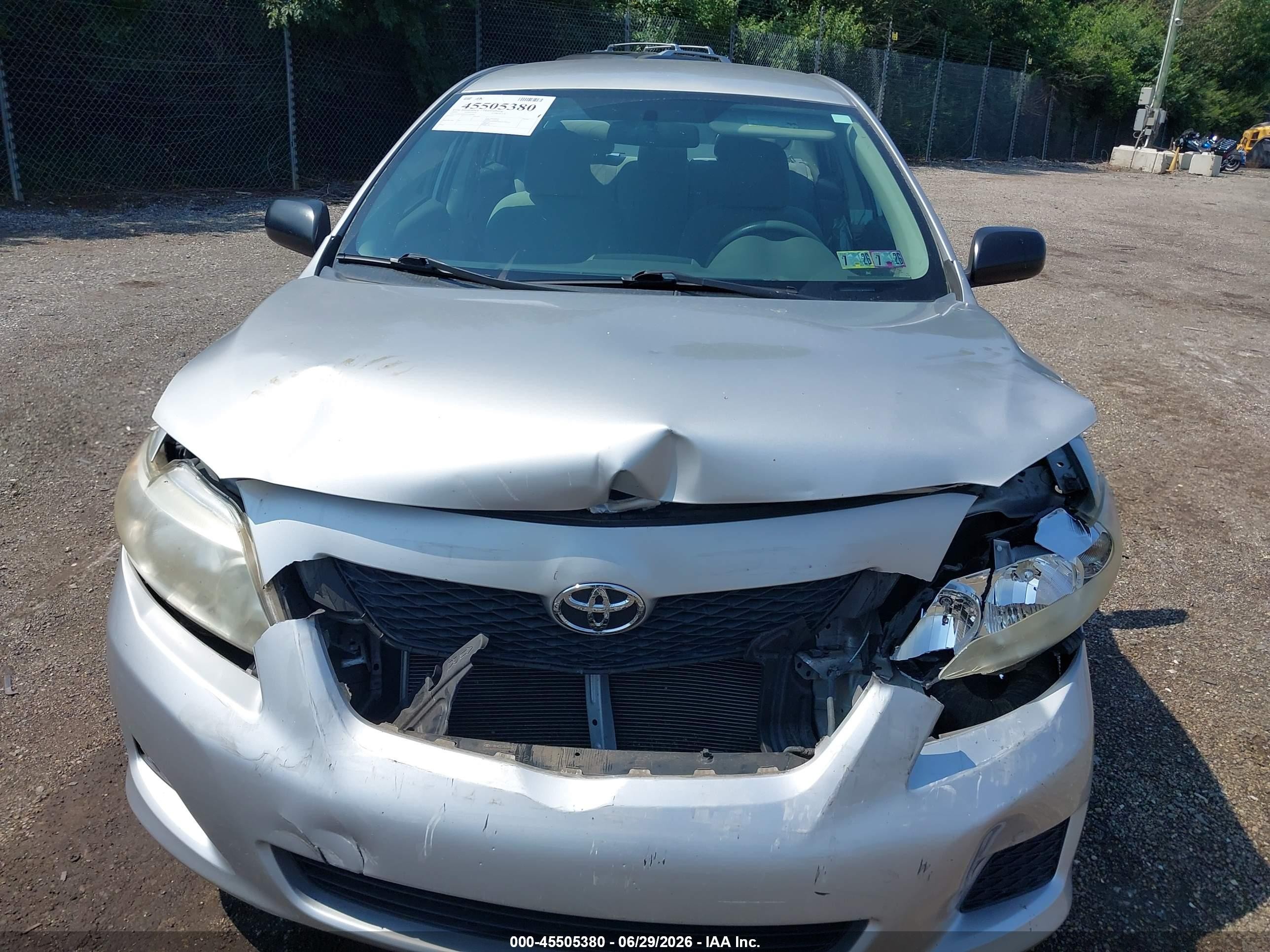 2010 Toyota Corolla   Серебряный vin: 2T1BU4EE2AC265602