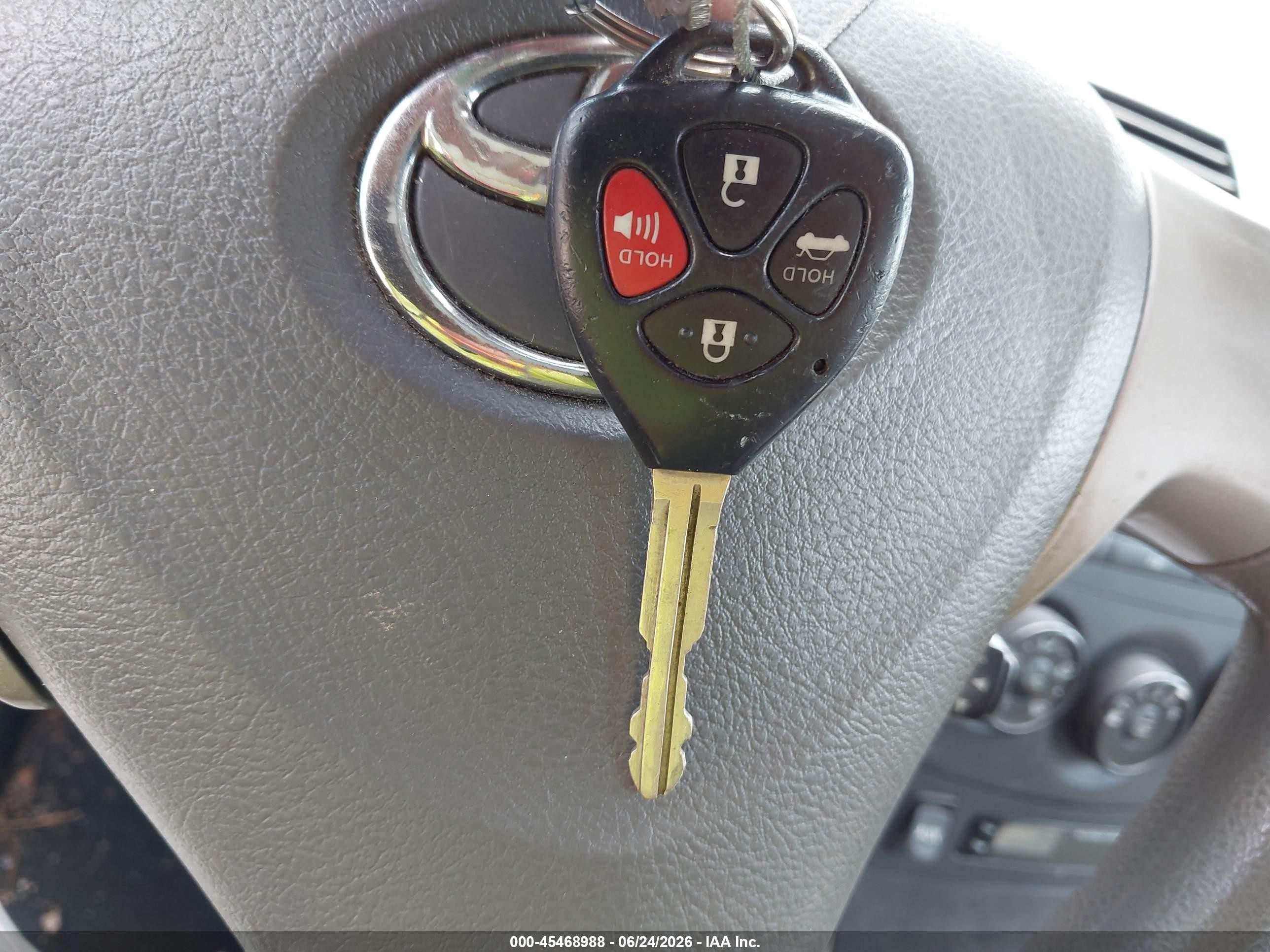 2010 Toyota Corolla Le Red vin: 2T1BU4EE2AC298857