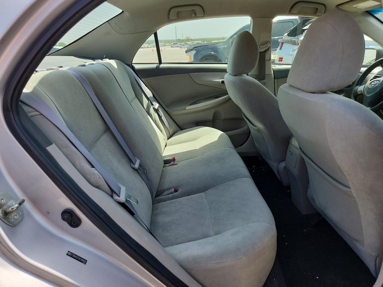 2010 Toyota Corolla Le Silver vin: 2T1BU4EE2AC299619