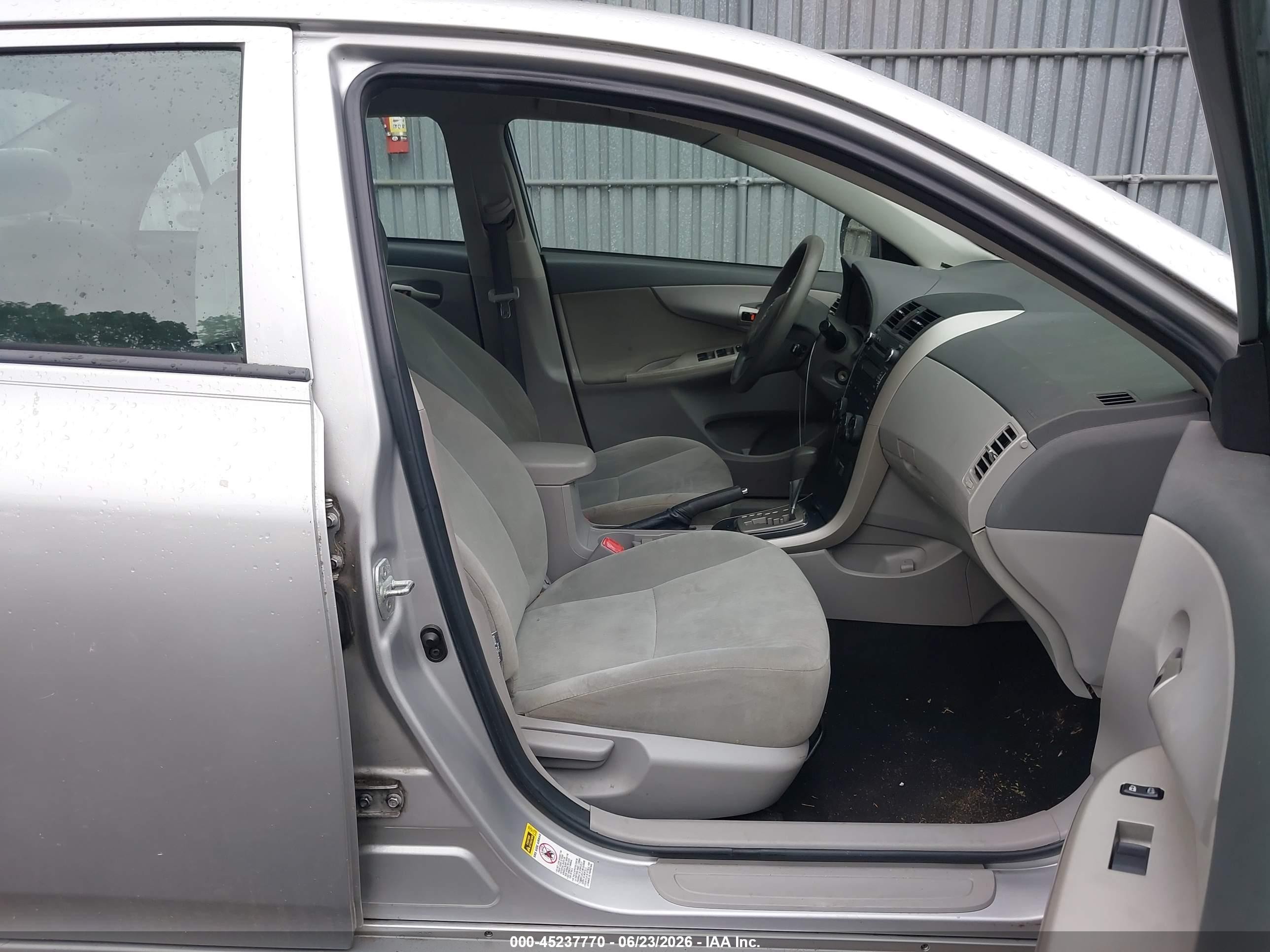 2010 Toyota Corolla Le Серебряный vin: 2T1BU4EE2AC302602
