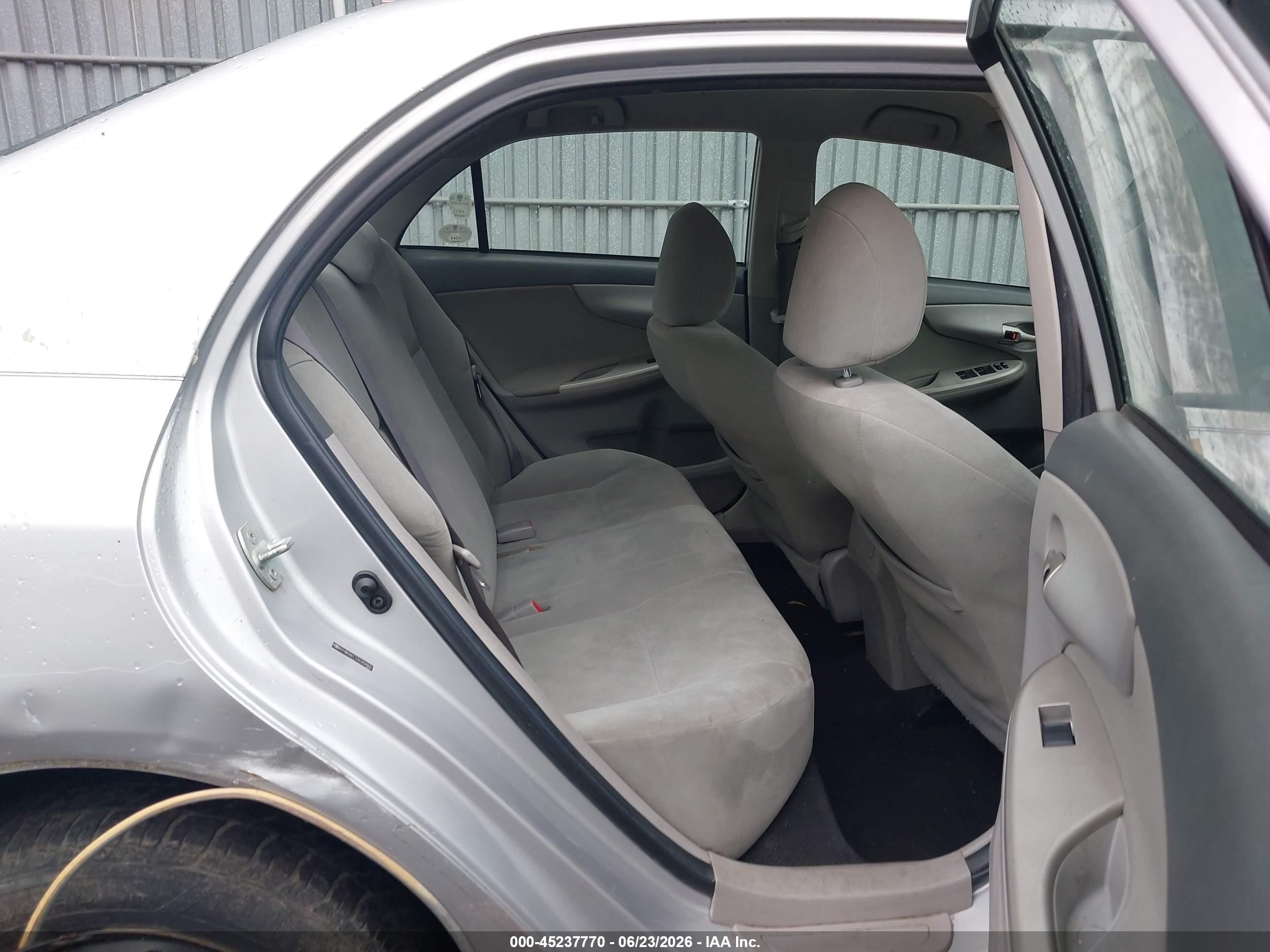 2010 Toyota Corolla Le Серебряный vin: 2T1BU4EE2AC302602