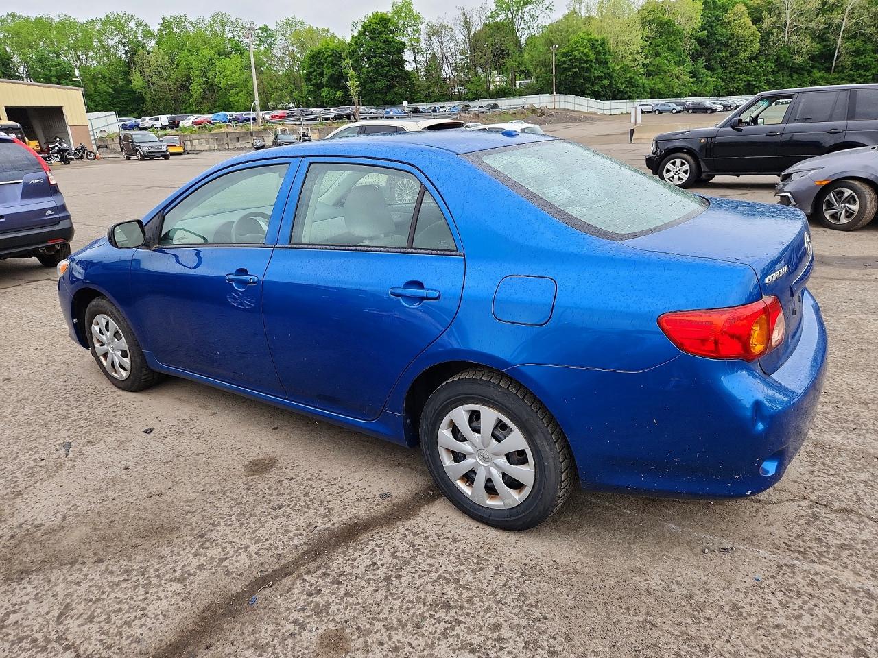 2010 Toyota Corolla Base White vin: 2T1BU4EE2AC312918