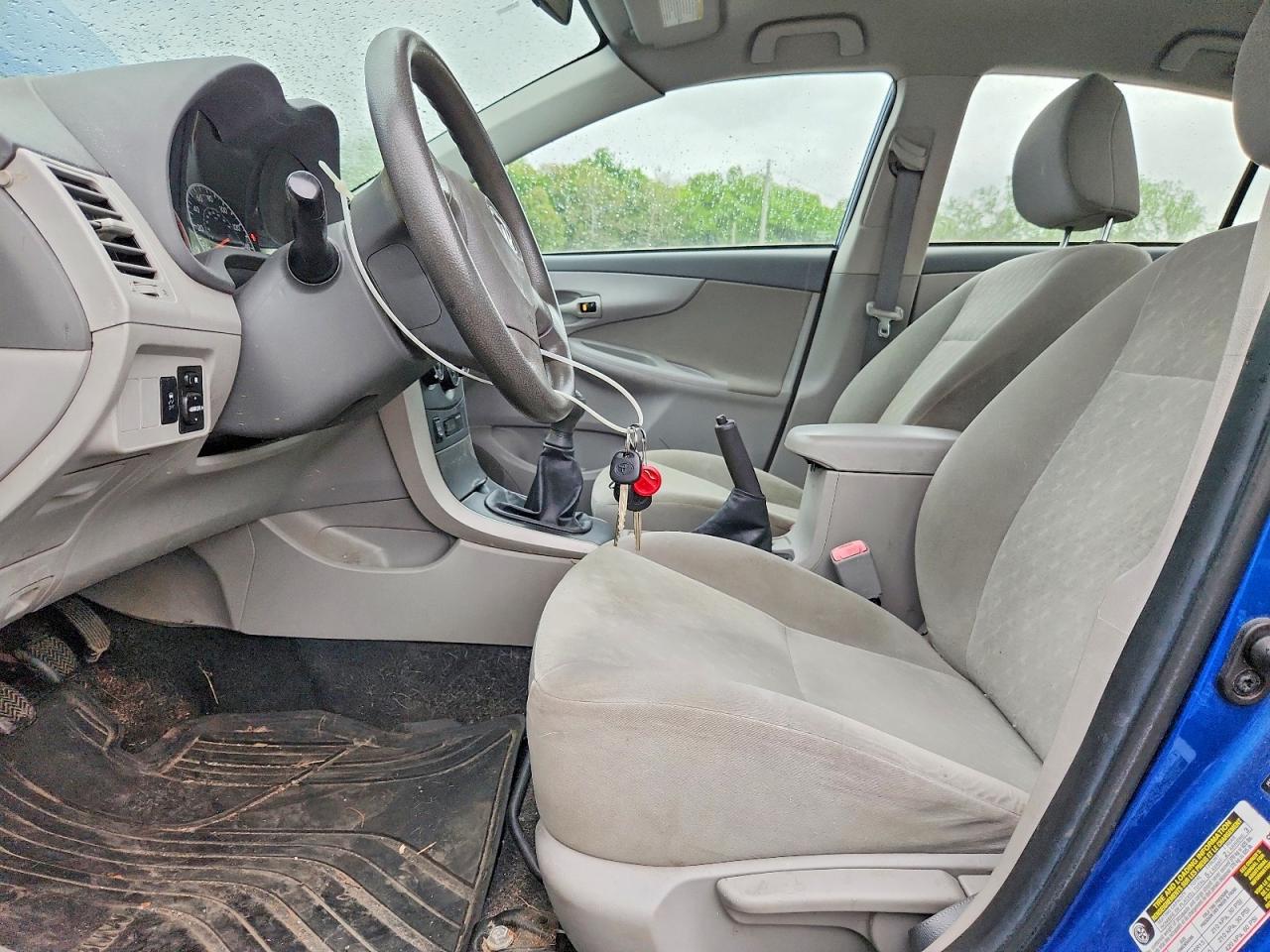 2010 Toyota Corolla Base White vin: 2T1BU4EE2AC312918