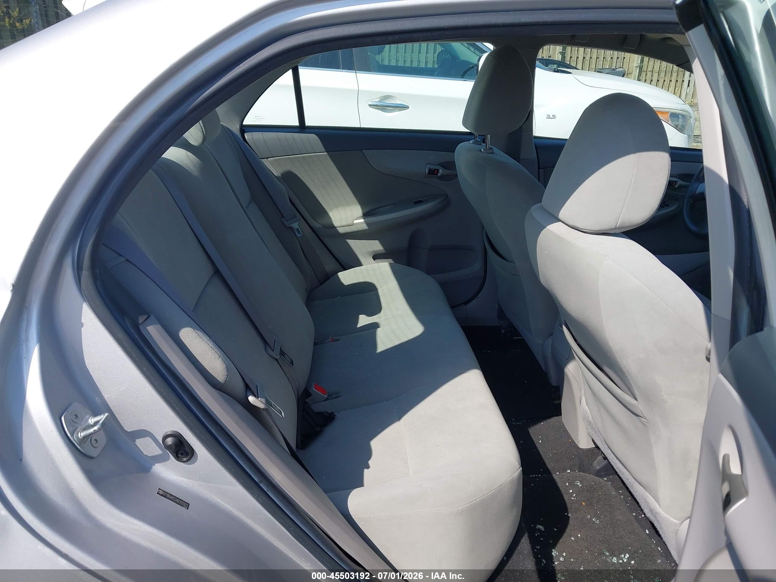 2010 Toyota Corolla Le Silver vin: 2T1BU4EE2AC313373