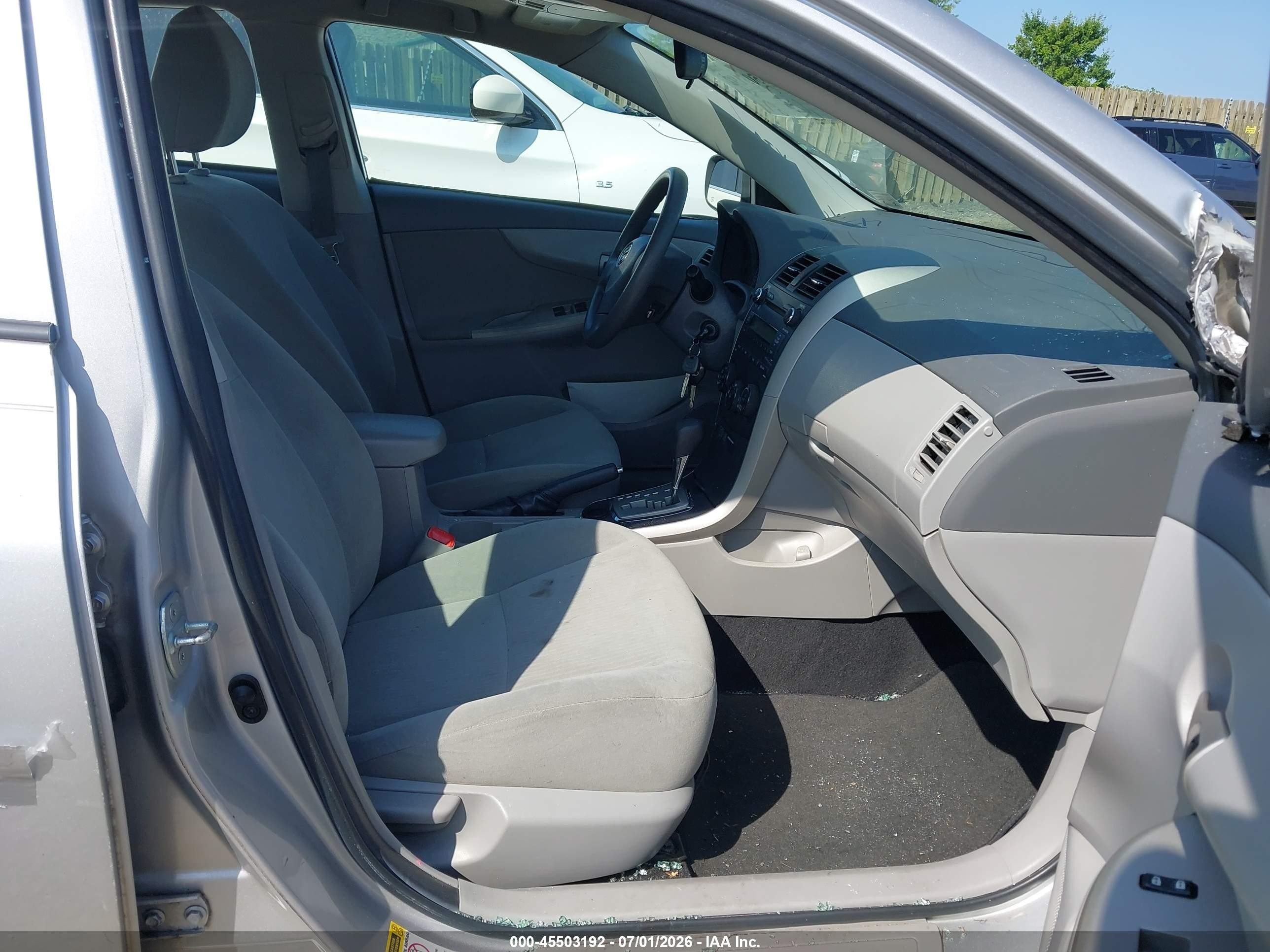 2010 Toyota Corolla Le Silver vin: 2T1BU4EE2AC313373
